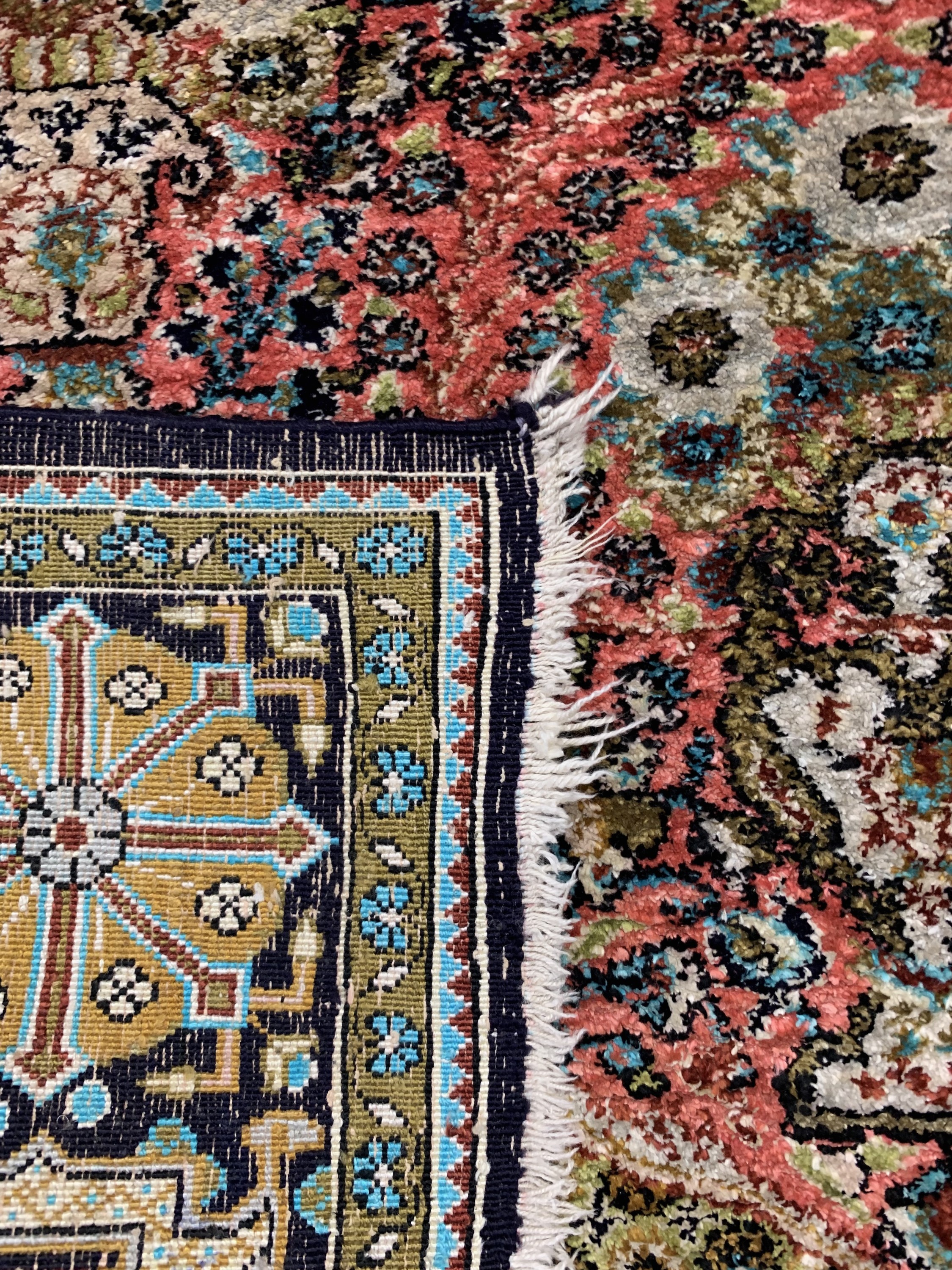 Detail c: 1 Paar Ghom Seide, Persien, ca. 50 Jahre, reine Naturseide, ca. 161 x 108 cm, EHZ: 3-4, Wasserschaden