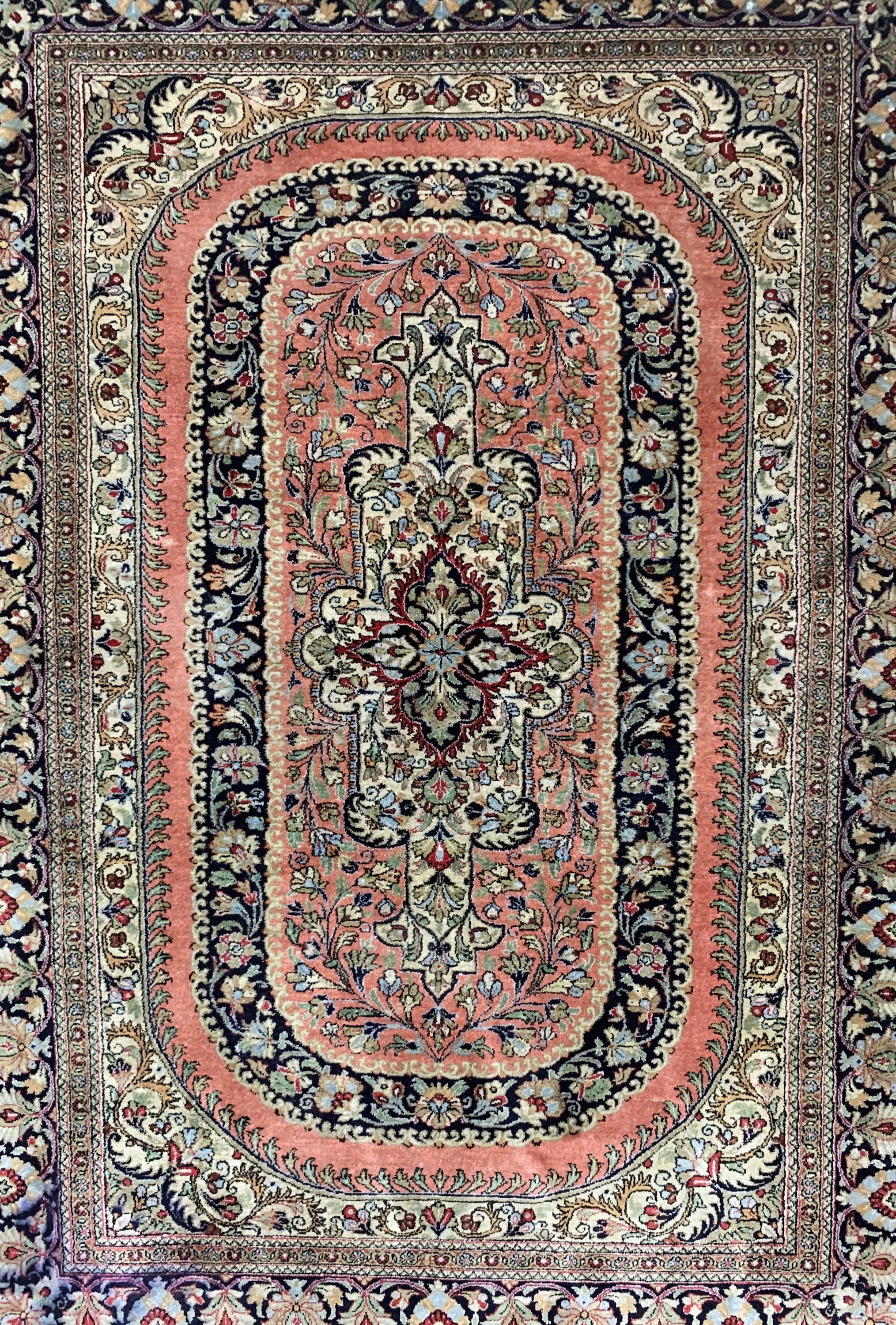 Detail d: 1 Paar Ghom Seide, Persien, ca. 50 Jahre, reine Naturseide, ca. 161 x 108 cm, EHZ: 3-4, Wasserschaden
