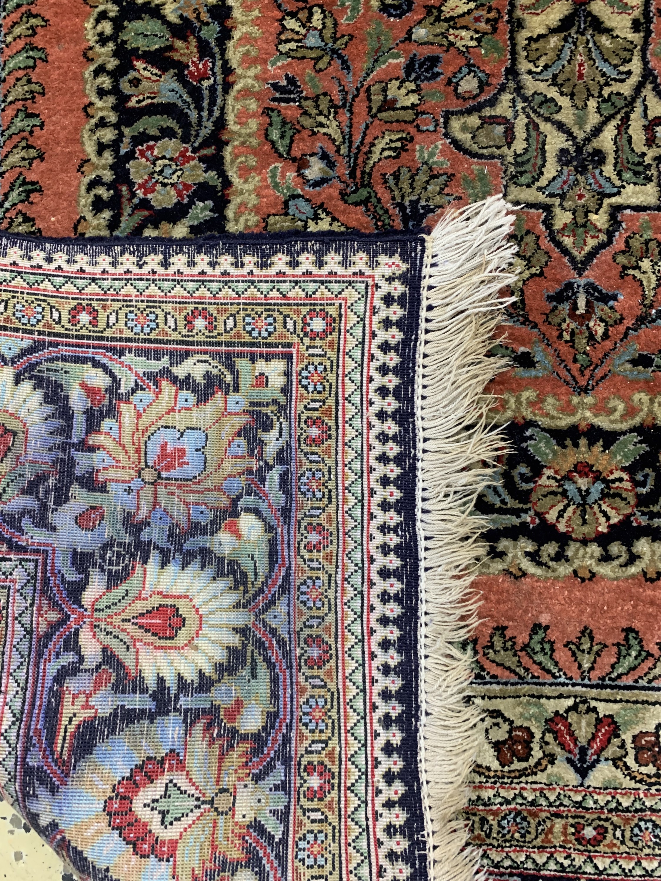 Detail f: 1 Paar Ghom Seide, Persien, ca. 50 Jahre, reine Naturseide, ca. 161 x 108 cm, EHZ: 3-4, Wasserschaden