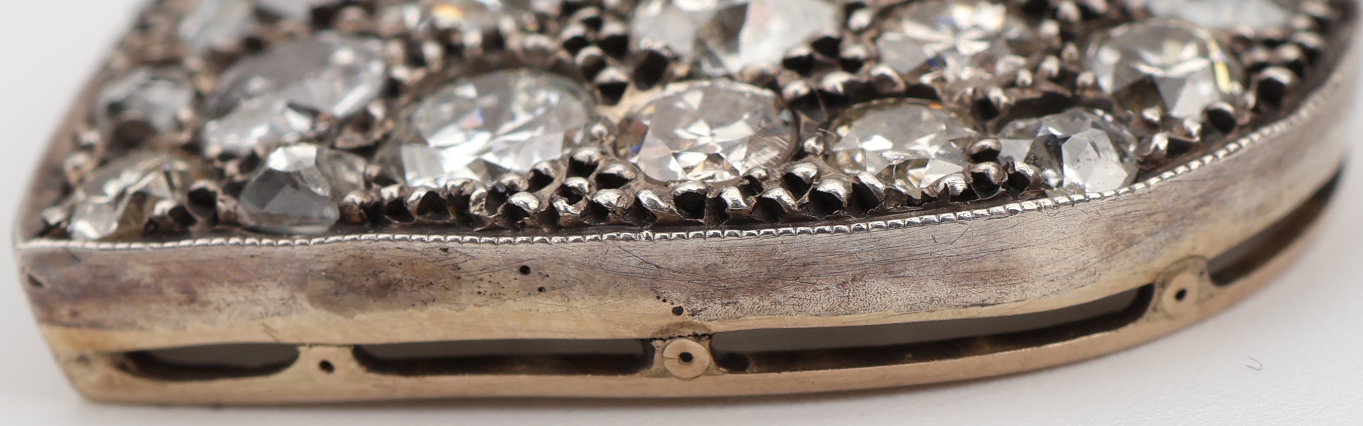 Detail c: 14 kt Gold und Silber Diamant-Herzanhänger, um1880/90 , Rahmen RoseG 585/000 gepr., Schauseite Silber, gepr., 30 Altschliffdiamanten und ...