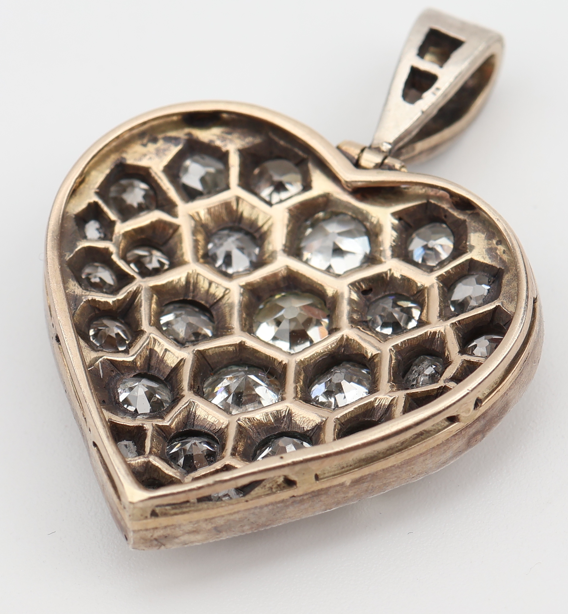 Detail f: 14 kt Gold und Silber Diamant-Herzanhänger, um1880/90 , Rahmen RoseG 585/000 gepr., Schauseite Silber, gepr., 30 Altschliffdiamanten und ...