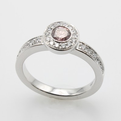 Image Ring mit Brillanten, WG 750/000, Brillant- solitär ca. 0.33 ct pink/si u. 26 Brill. ...