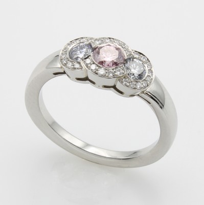 Image Ring mit Brillanten, Platin, 1 Brill. ca. 0.29 ct pink/si, 2 Brill. zus. ca. 0.27 ct ...