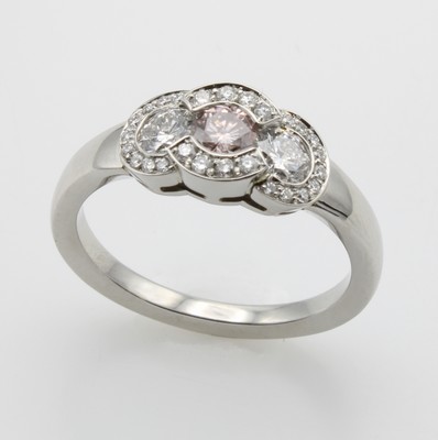 Image Ring mit Brillanten, Platin, 1 Brill. ca. 0.23 ct pink/si, 2 Brill. zus. ca. 0.45 ct ...