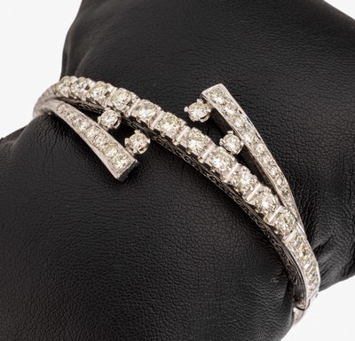 Image 18 kt gold diamond-bangle , WG 750/000, 1940s, 44 brilliants and 8/8-diamonds total ...