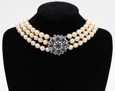 Image Cultured pearl-necklace with 14 kt gold sapphire-diamond-jewelry clasp , WG ...