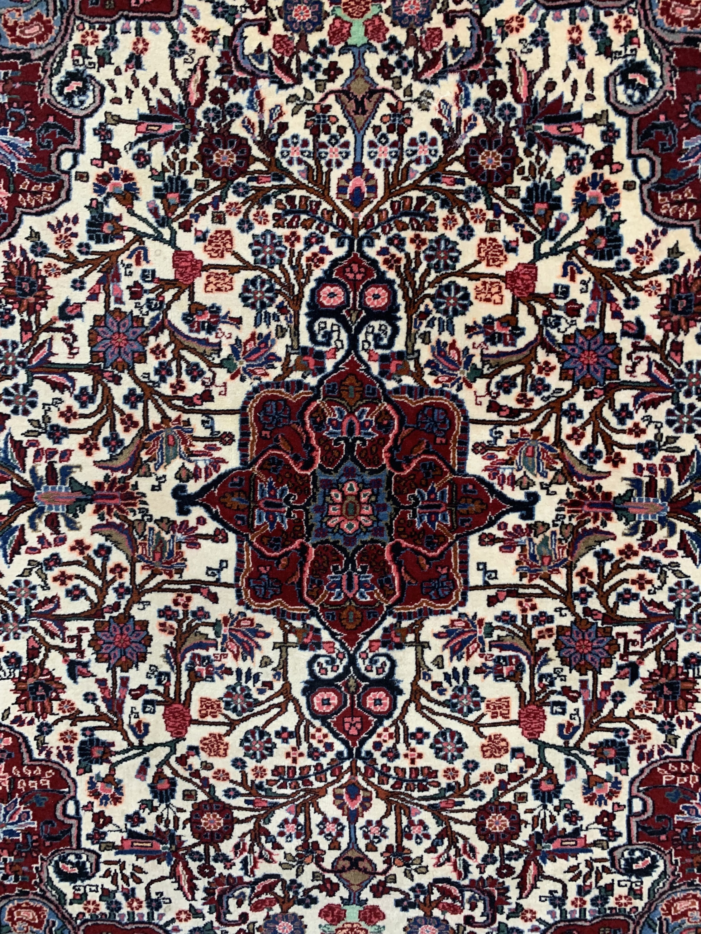 Detail b: Rosenbidjar Kork fein, Persien, Ende 20.Jhd, Korkwolle auf Baumwolle, ca. 160 x 115cm, EHZ: 2