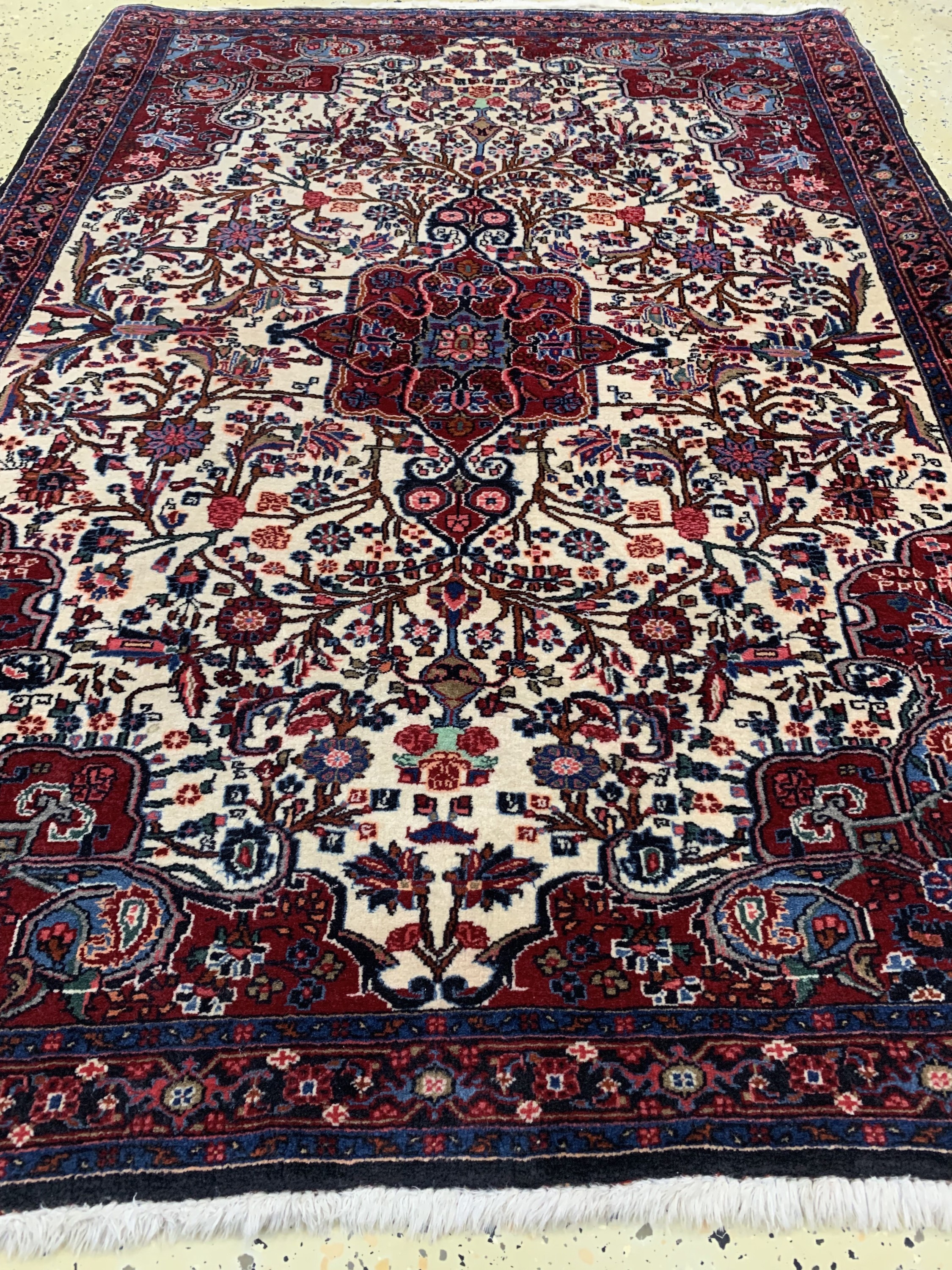 Detail c: Rosenbidjar Kork fein, Persien, Ende 20.Jhd, Korkwolle auf Baumwolle, ca. 160 x 115cm, EHZ: 2
