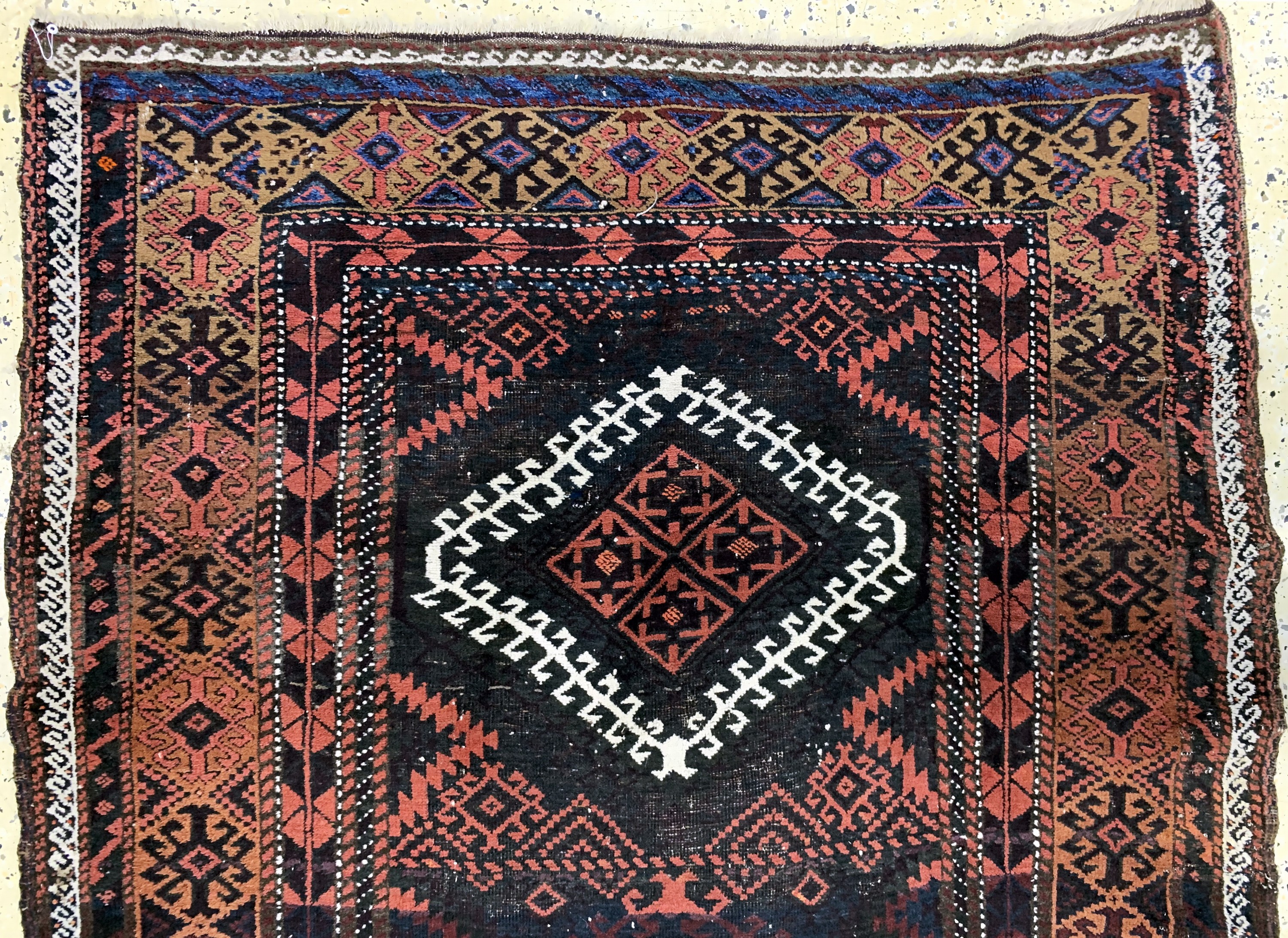 Detail a: Antiker Belutsch, Persien, um 1900, Wolle auf Wolle, ca. 373 x 123 cm, EHZ: 3