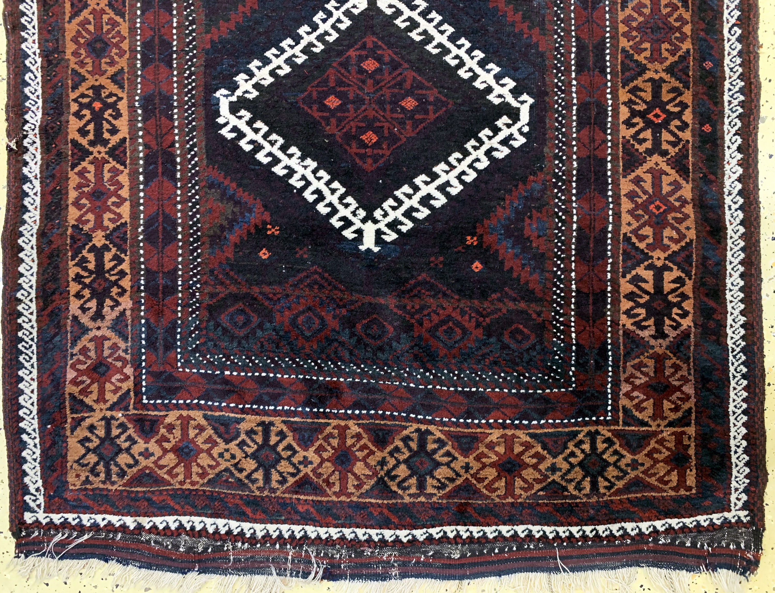 Detail d: Antiker Belutsch, Persien, um 1900, Wolle auf Wolle, ca. 373 x 123 cm, EHZ: 3