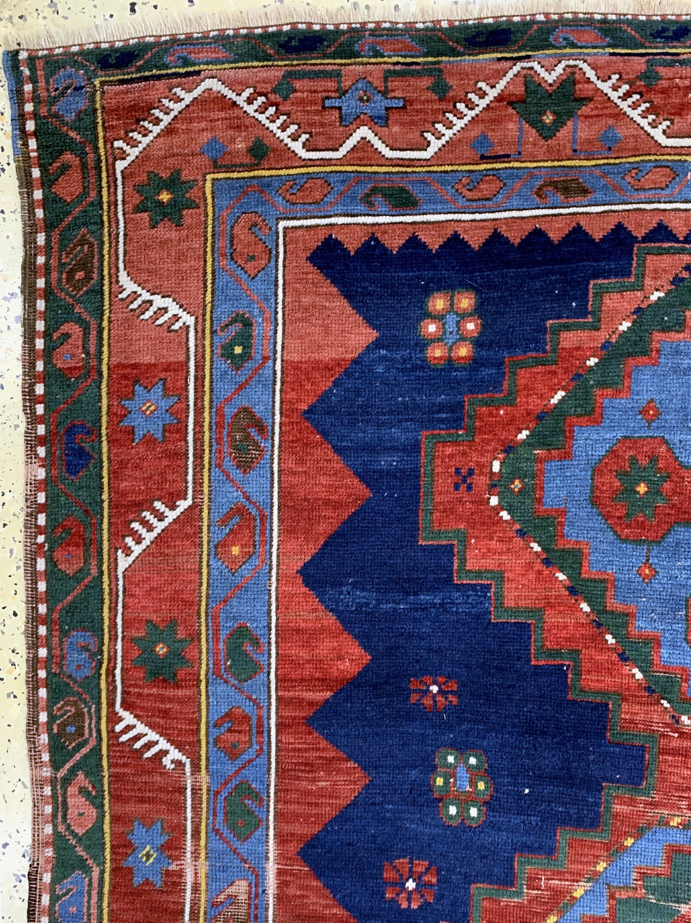 Detail c: Antiker Kazak, Kaukasus, um 1900, Wolle aufWolle, ca. 220 x 153 cm, EHZ: 3-4