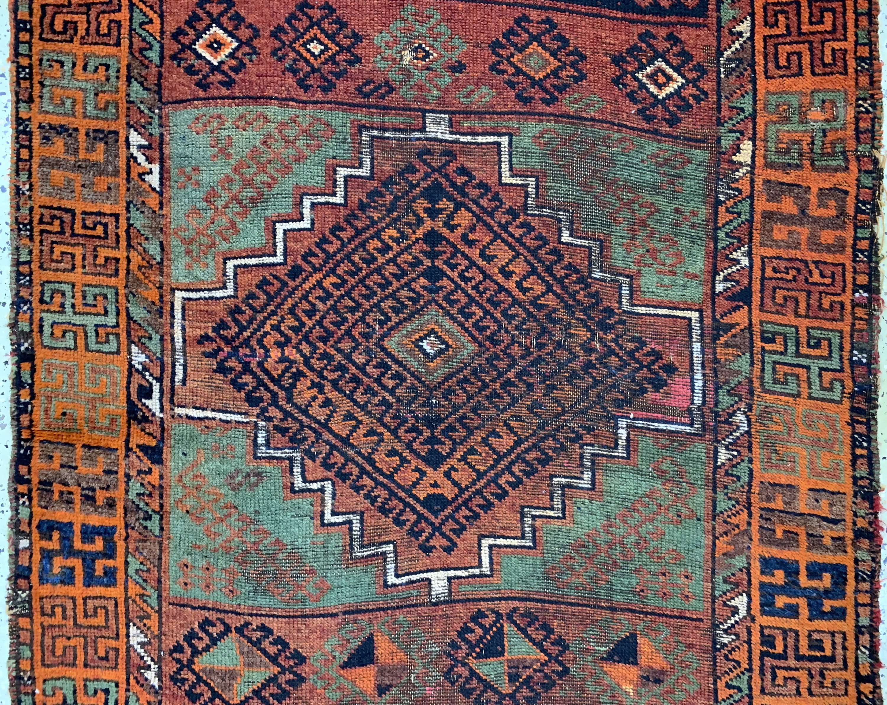Detail b: Antiker Yürük, Türkei, 19.Jhd, Wolle auf Wolle, ca. 230 x 105 cm, EHZ: 3-4