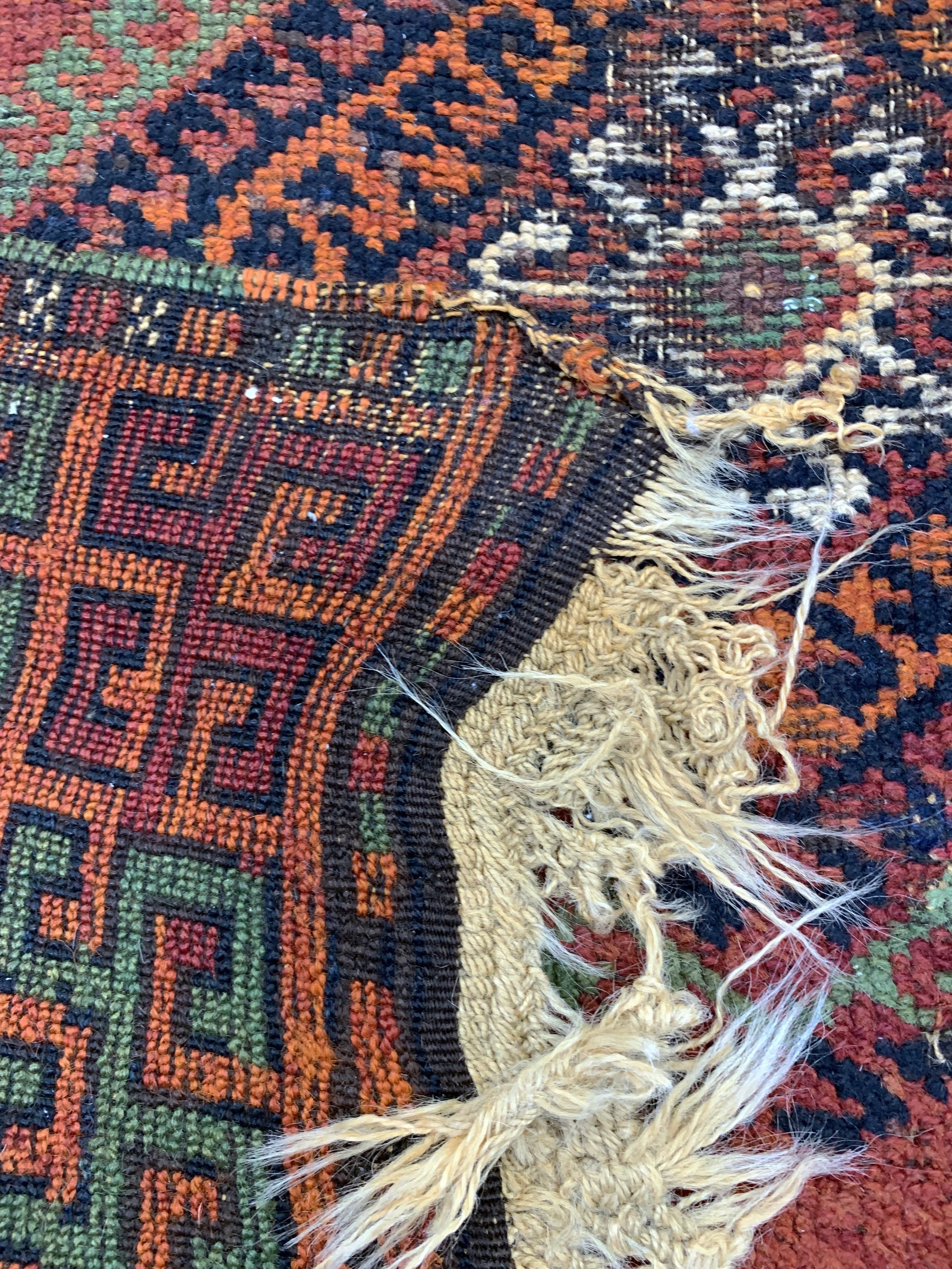 Detail e: Antiker Yürük, Türkei, 19.Jhd, Wolle auf Wolle, ca. 230 x 105 cm, EHZ: 3-4