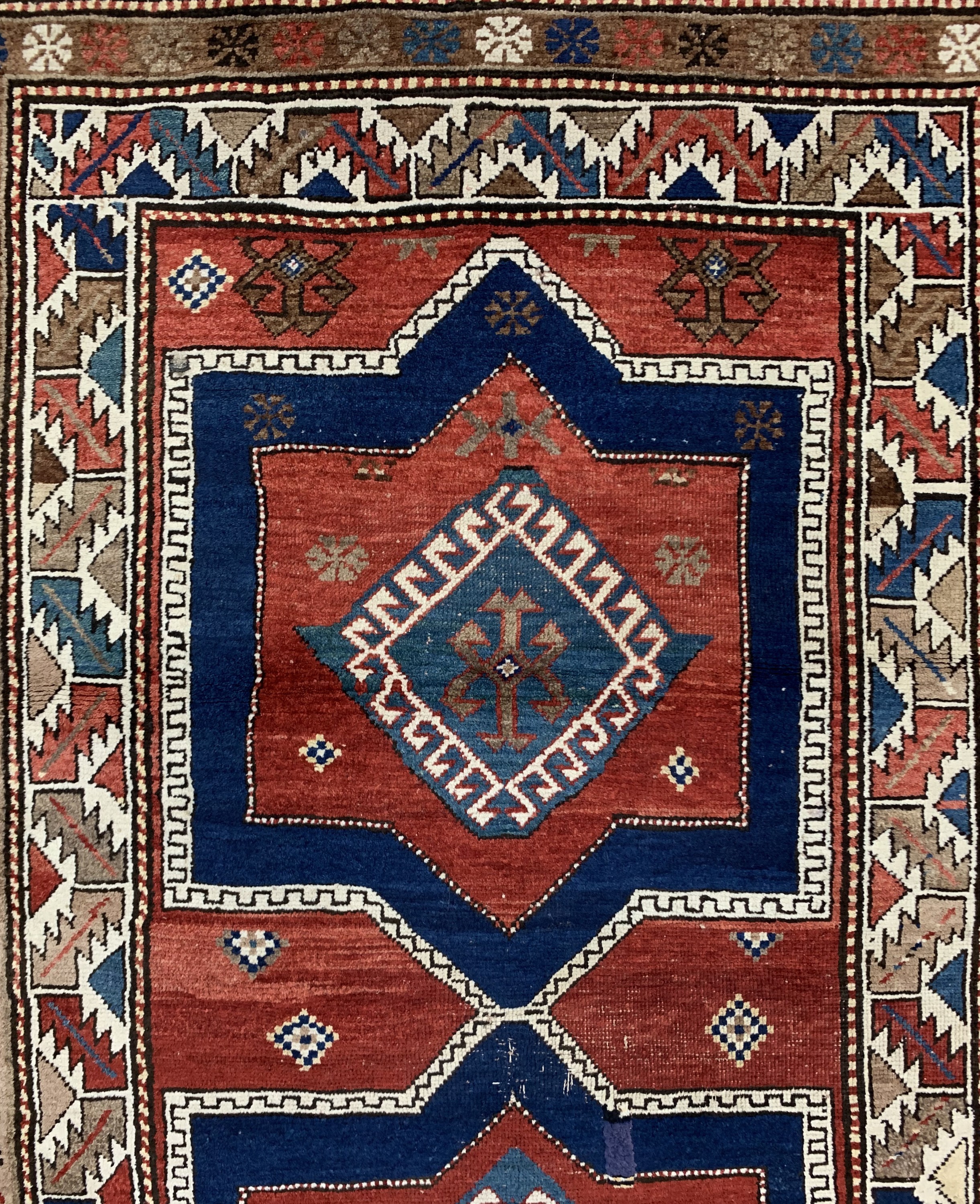 Detail b: Antiker Kazak, Kaukasus, um 1900, Wolle aufWolle, ca. 222 x 122 cm, EHZ: 2-3