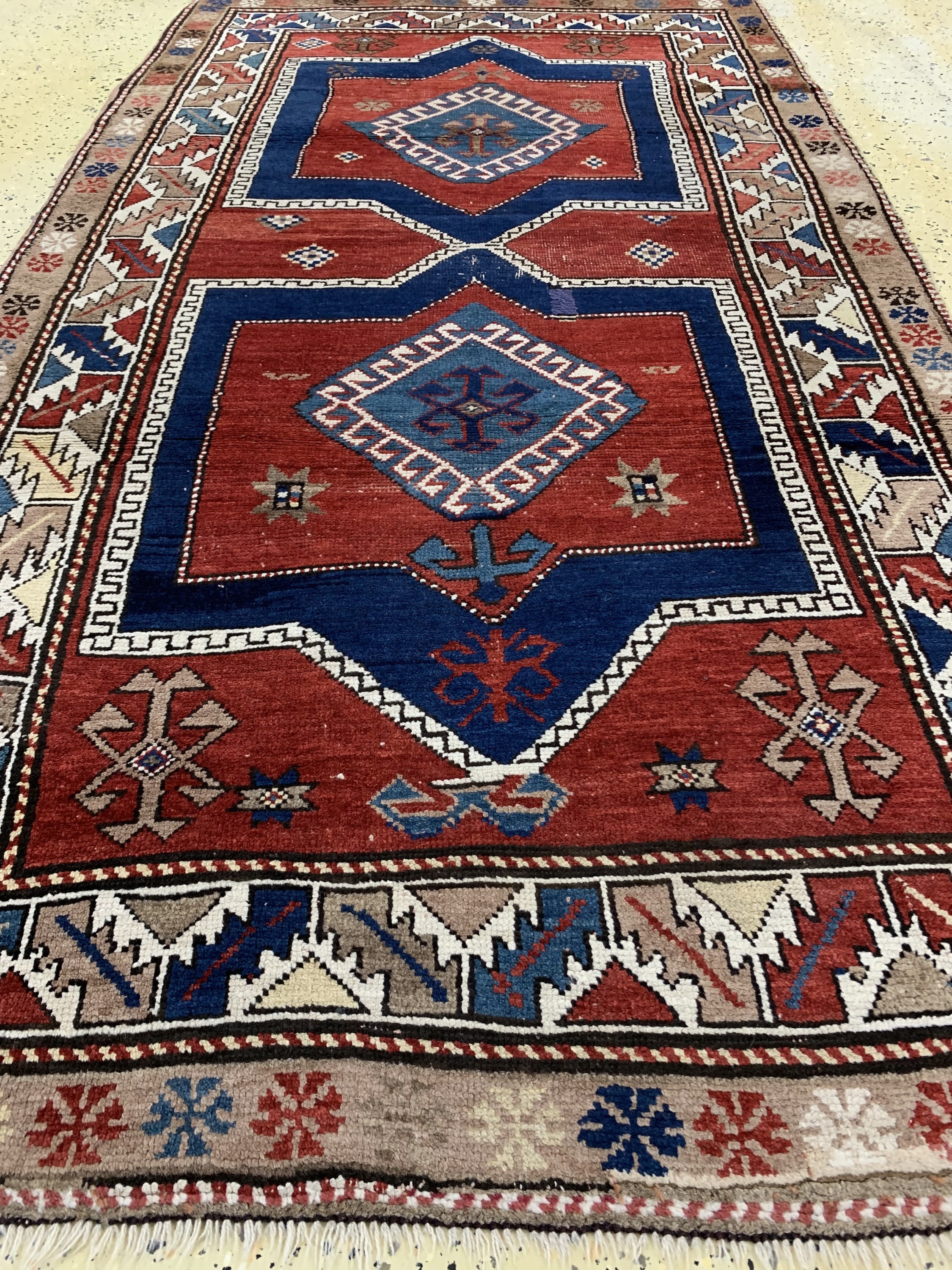 Detail c: Antiker Kazak, Kaukasus, um 1900, Wolle aufWolle, ca. 222 x 122 cm, EHZ: 2-3