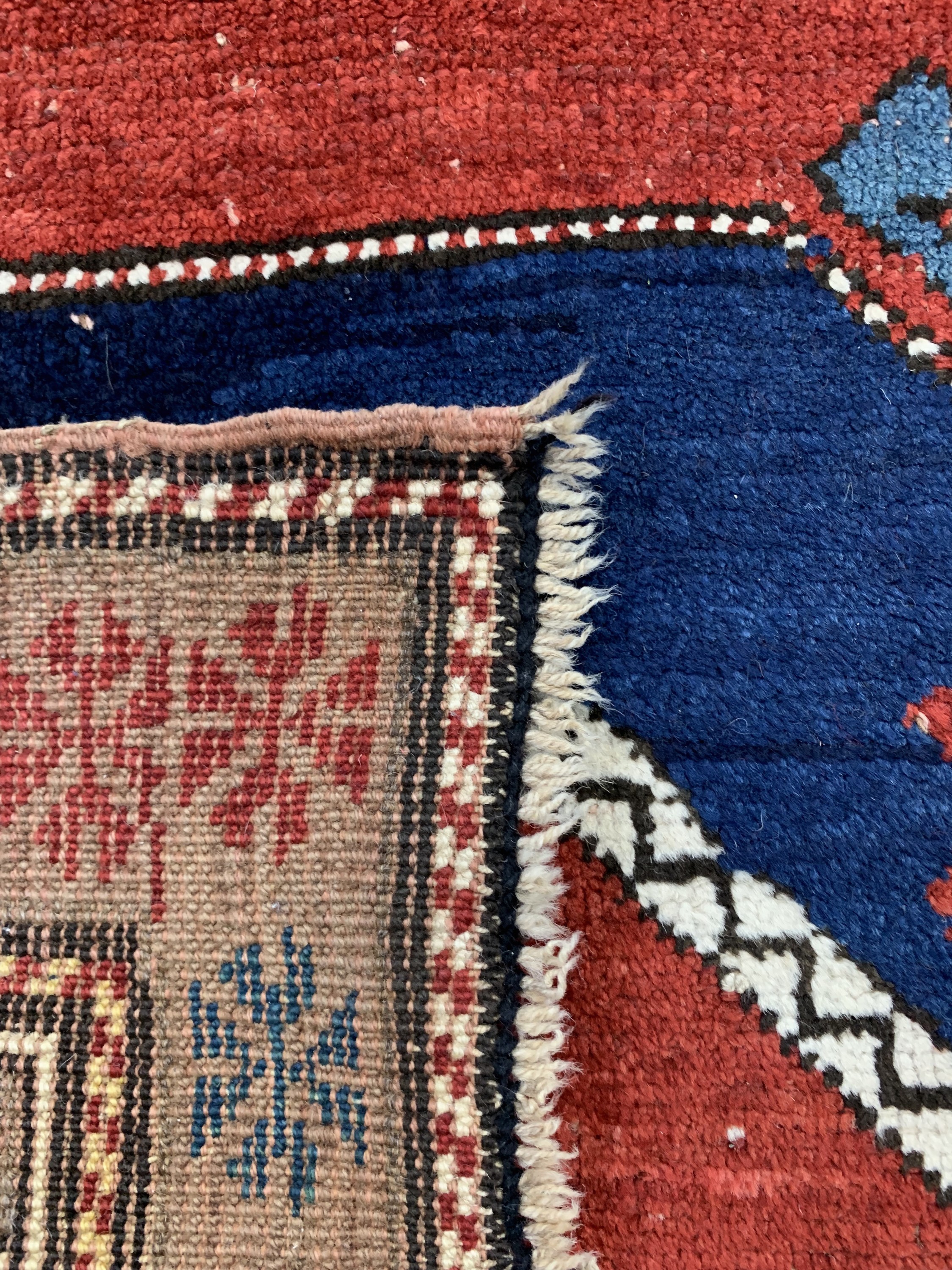 Detail d: Antiker Kazak, Kaukasus, um 1900, Wolle aufWolle, ca. 222 x 122 cm, EHZ: 2-3