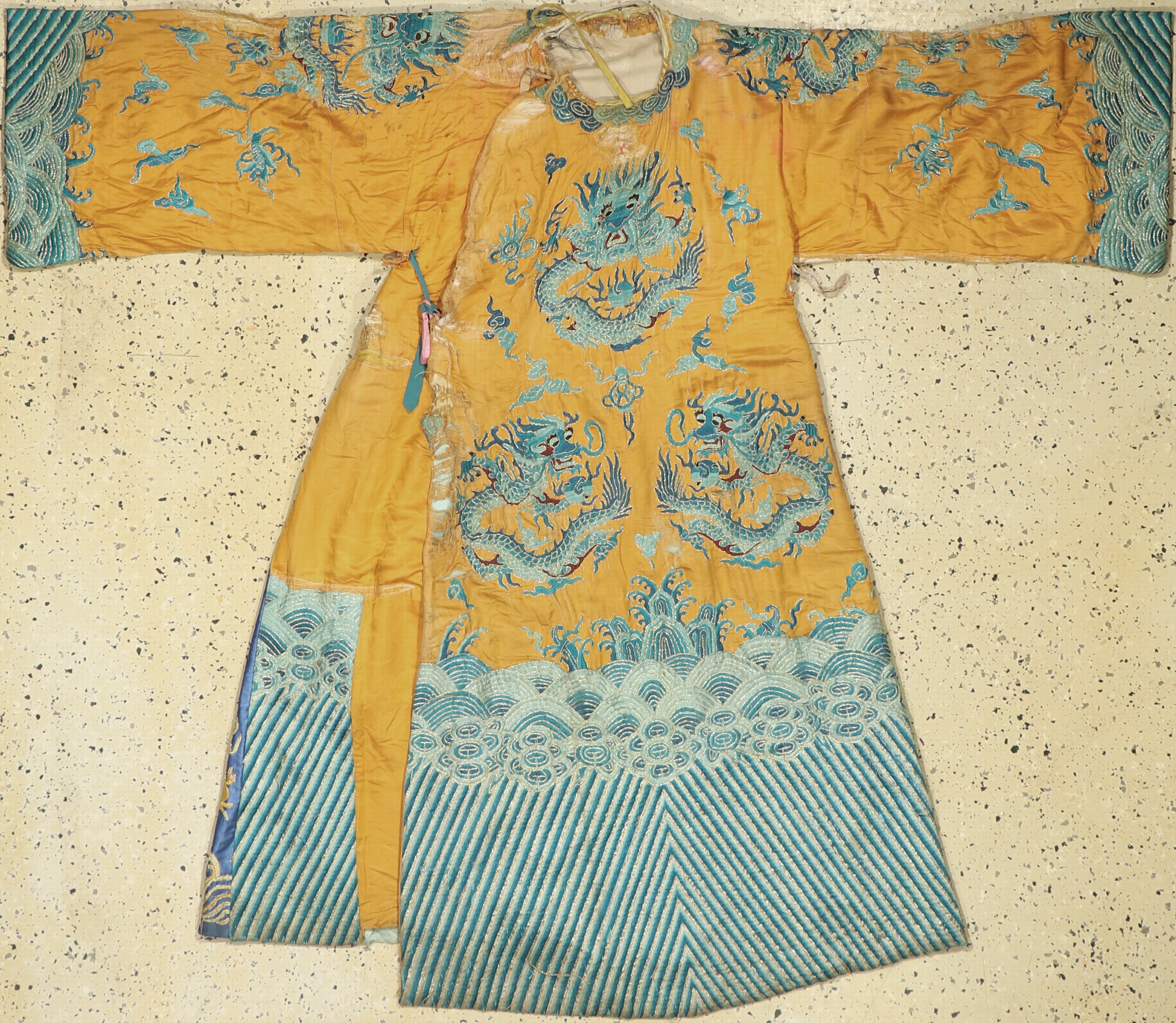 Seiden"Drachen"Robe antik, China, 19.Jhd, Seide-Metallstickerei, Männergrösse, EHZ: 3