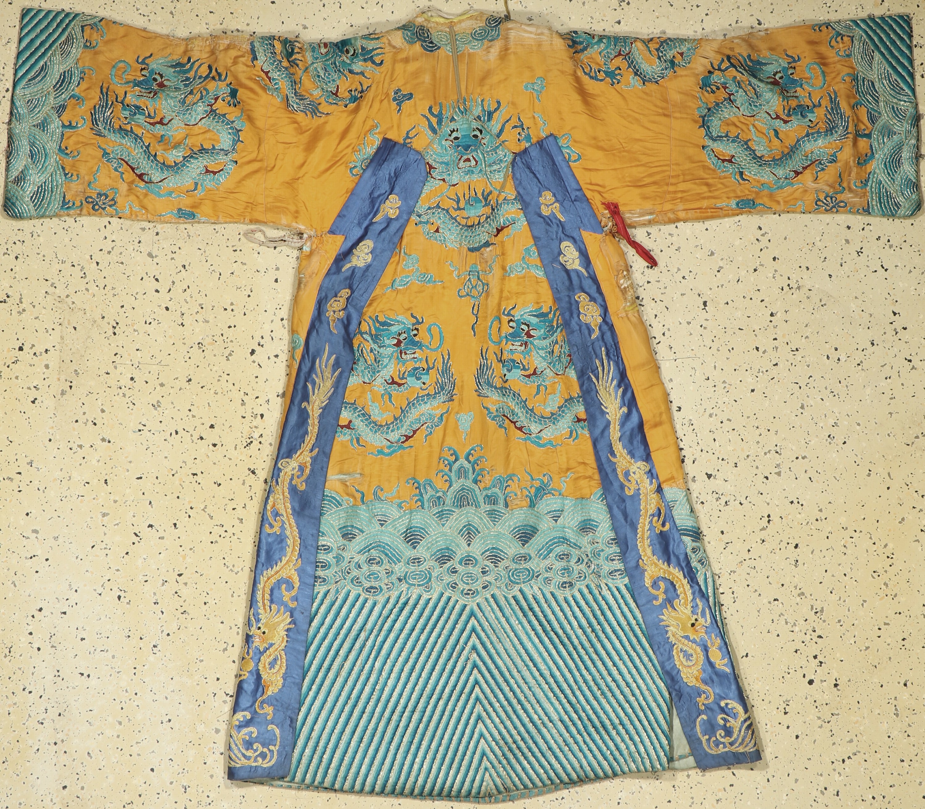 Detail a: Seiden"Drachen"Robe antik, China, 19.Jhd, Seide-Metallstickerei, Männergrösse, EHZ: 3