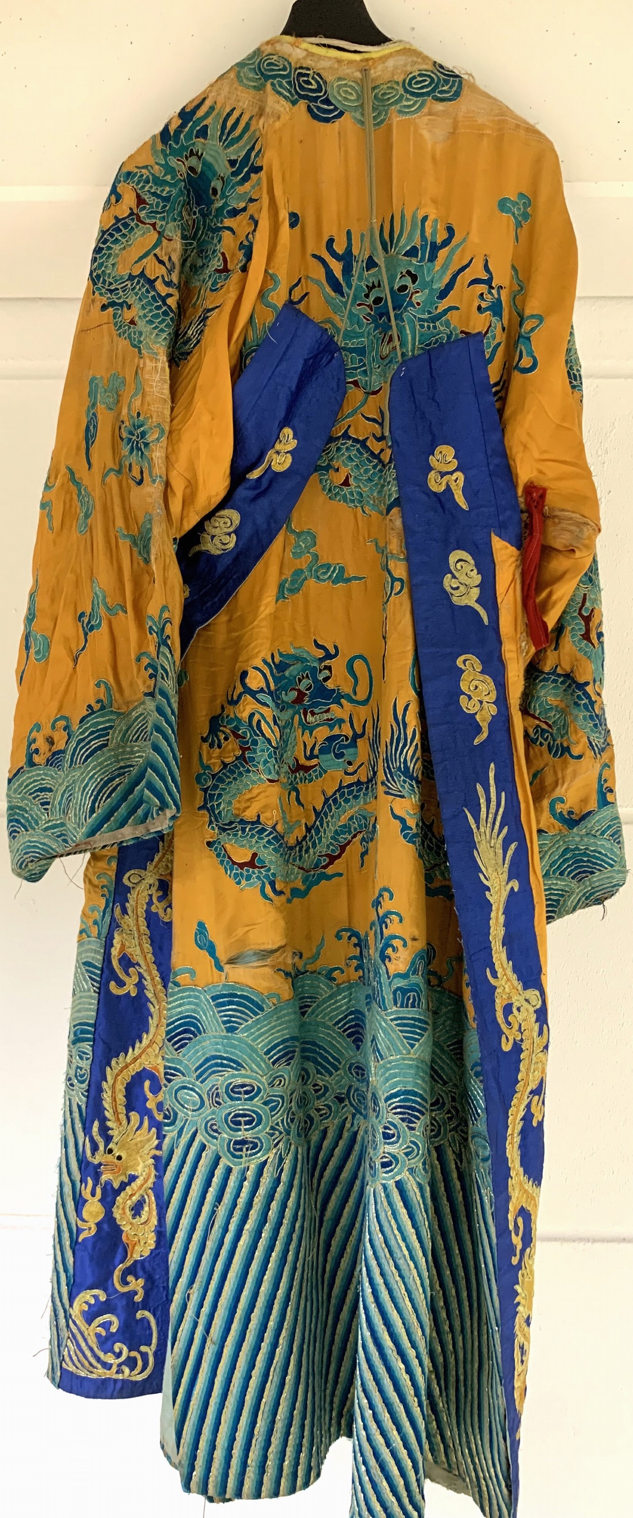 Detail c: Seiden"Drachen"Robe antik, China, 19.Jhd, Seide-Metallstickerei, Männergrösse, EHZ: 3
