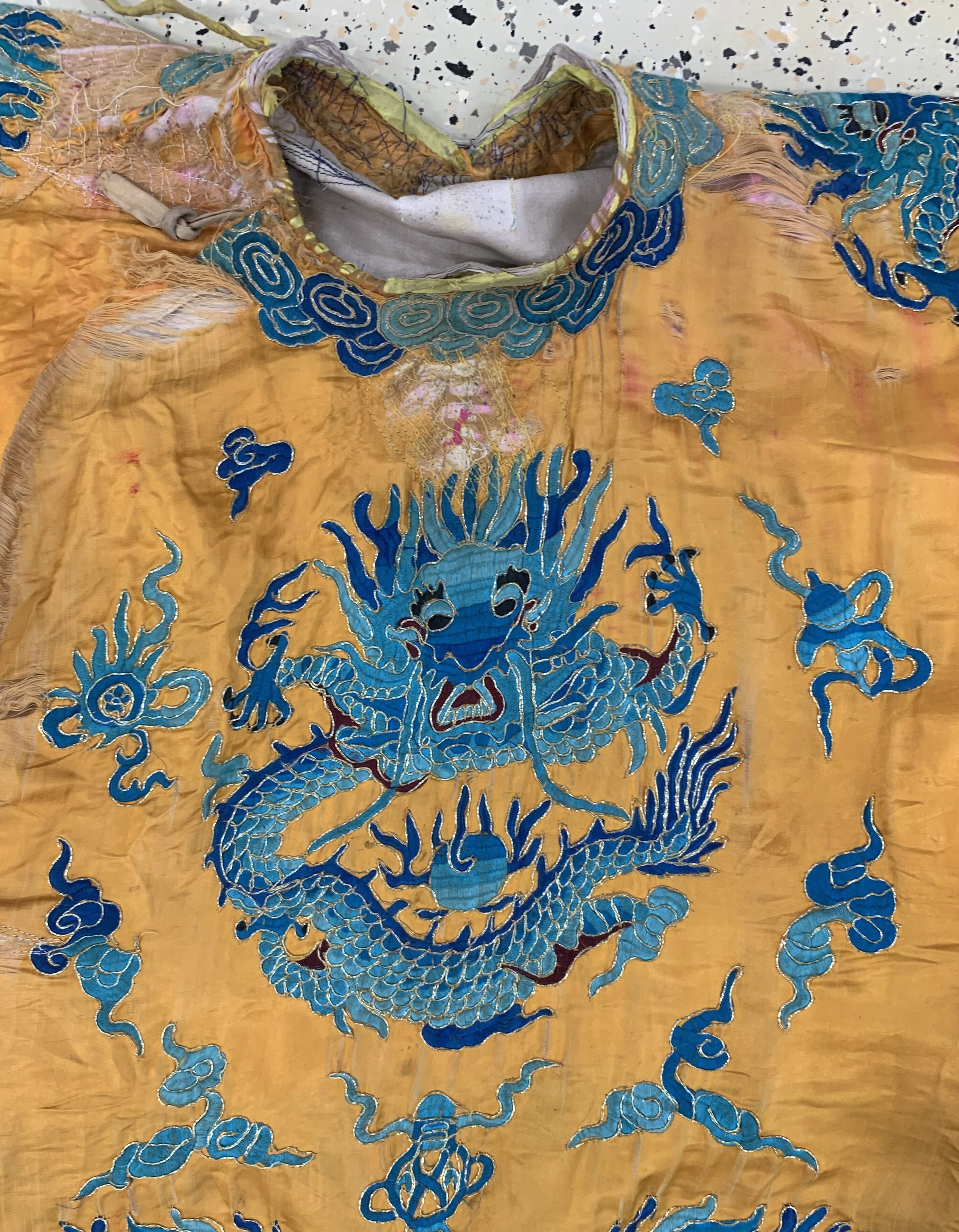 Detail j: Seiden"Drachen"Robe antik, China, 19.Jhd, Seide-Metallstickerei, Männergrösse, EHZ: 3