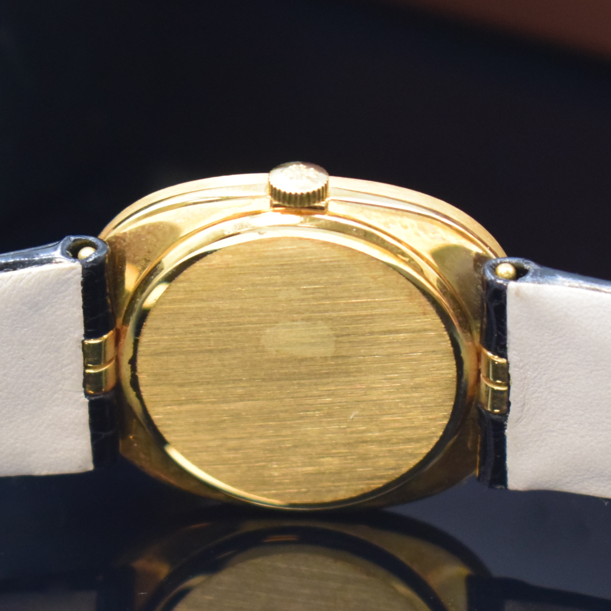 Detail e: PATEK PHILIPPE Herrenarmbanduhr Modellserie Ellipse dOr Referenz 3748, Handaufzug, Schweiz um 1978, GG 750/000 inkl. neuwertigem orig. ...