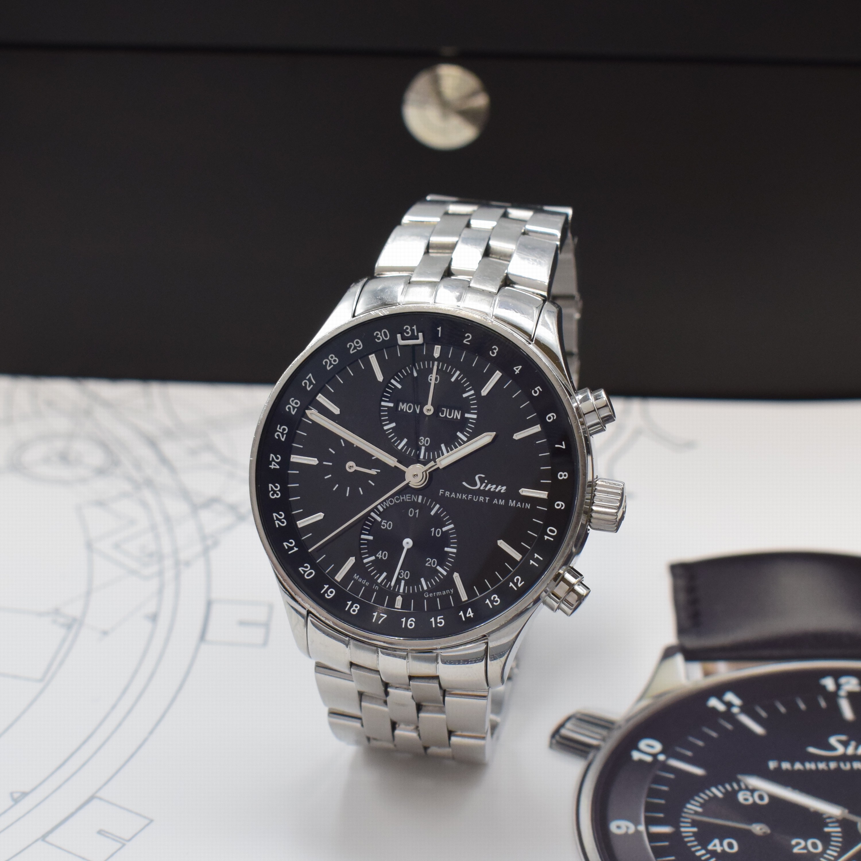 SINN Finanzplatzuhr mit Chronograph Referenz 6052, Automatik, beids. vergl. Edelstahlgeh. inkl. Gliederband m. dopp. Faltschl., Boden verschr., ...