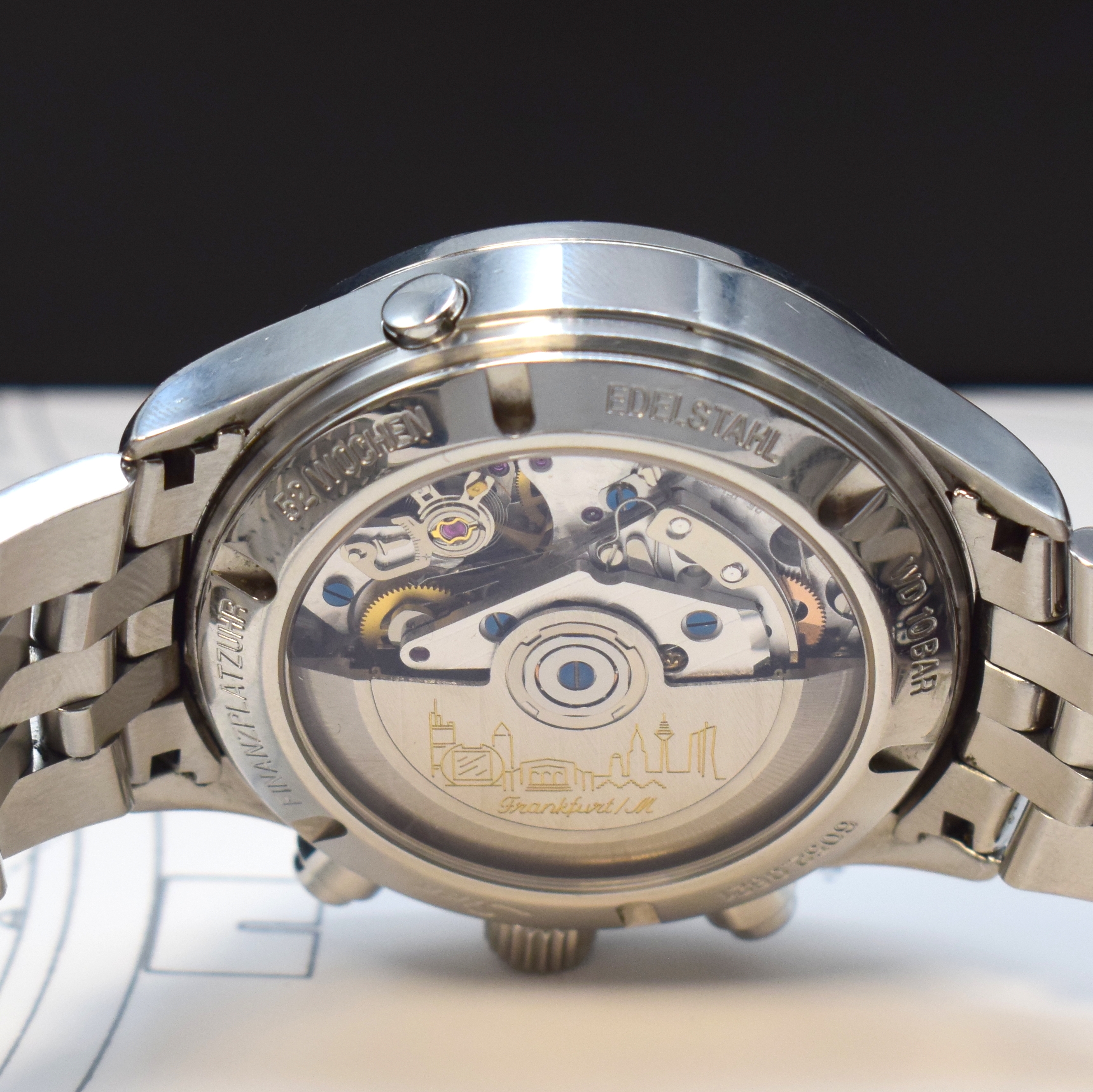 Detail e: SINN Finanzplatzuhr mit Chronograph Referenz 6052, Automatik, beids. vergl. Edelstahlgeh. inkl. Gliederband m. dopp. Faltschl., Boden verschr., ...