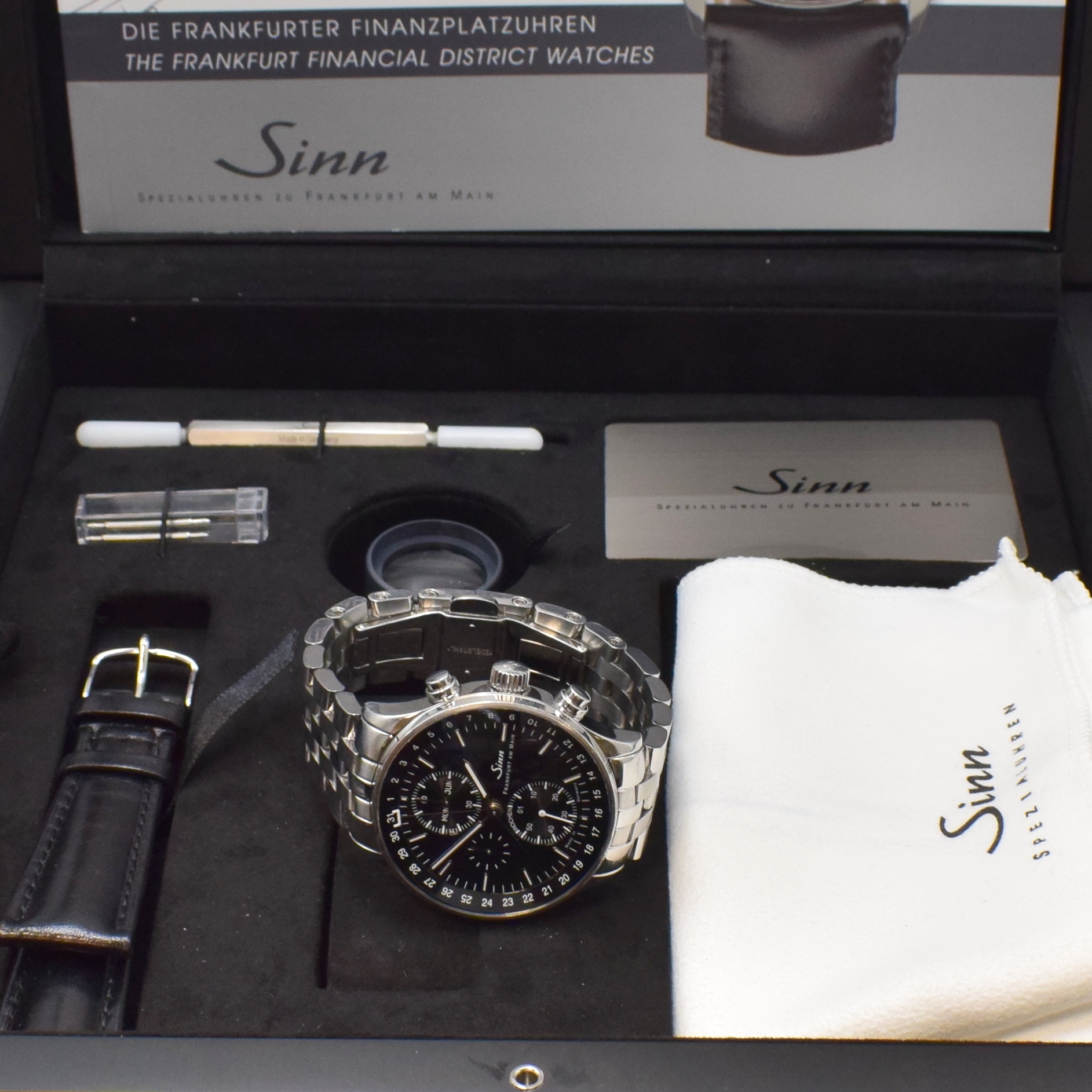 Detail f: SINN Finanzplatzuhr mit Chronograph Referenz 6052, Automatik, beids. vergl. Edelstahlgeh. inkl. Gliederband m. dopp. Faltschl., Boden verschr., ...