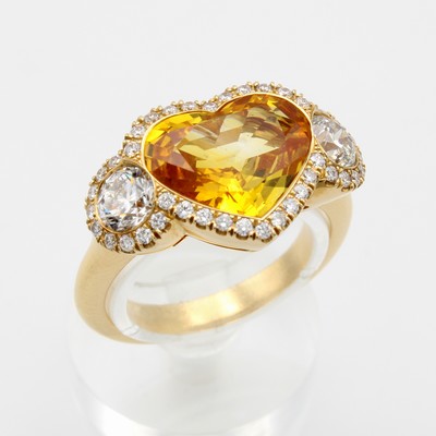 Image Ring mit Saphir und Brillanten, RG 750/000, gelber Saphir in Herzform ca. 4.23 ct, 2 ...