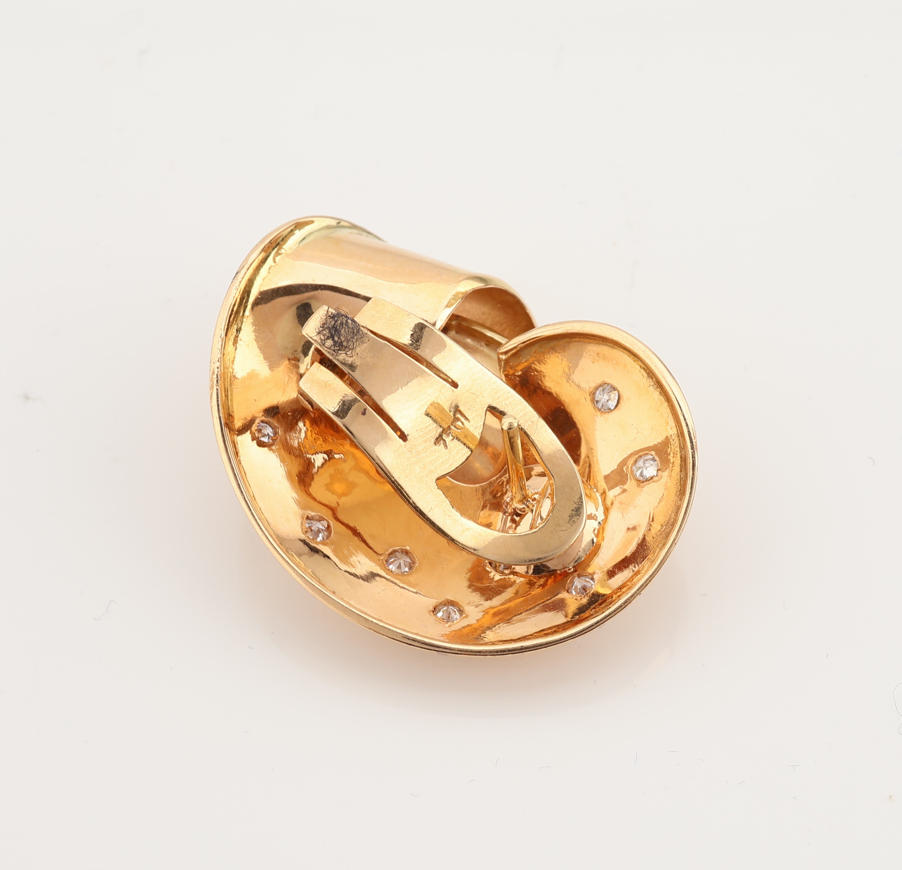 Detail b: Paar 18 kt Gold Diamant-Ohrstecker, GG 750/000, 18 Diamanten zus. ca. 0.50 ct Weiß/si-p, Fassungen sternförmig grav., mit Clipbrisuren, ca. 24 g