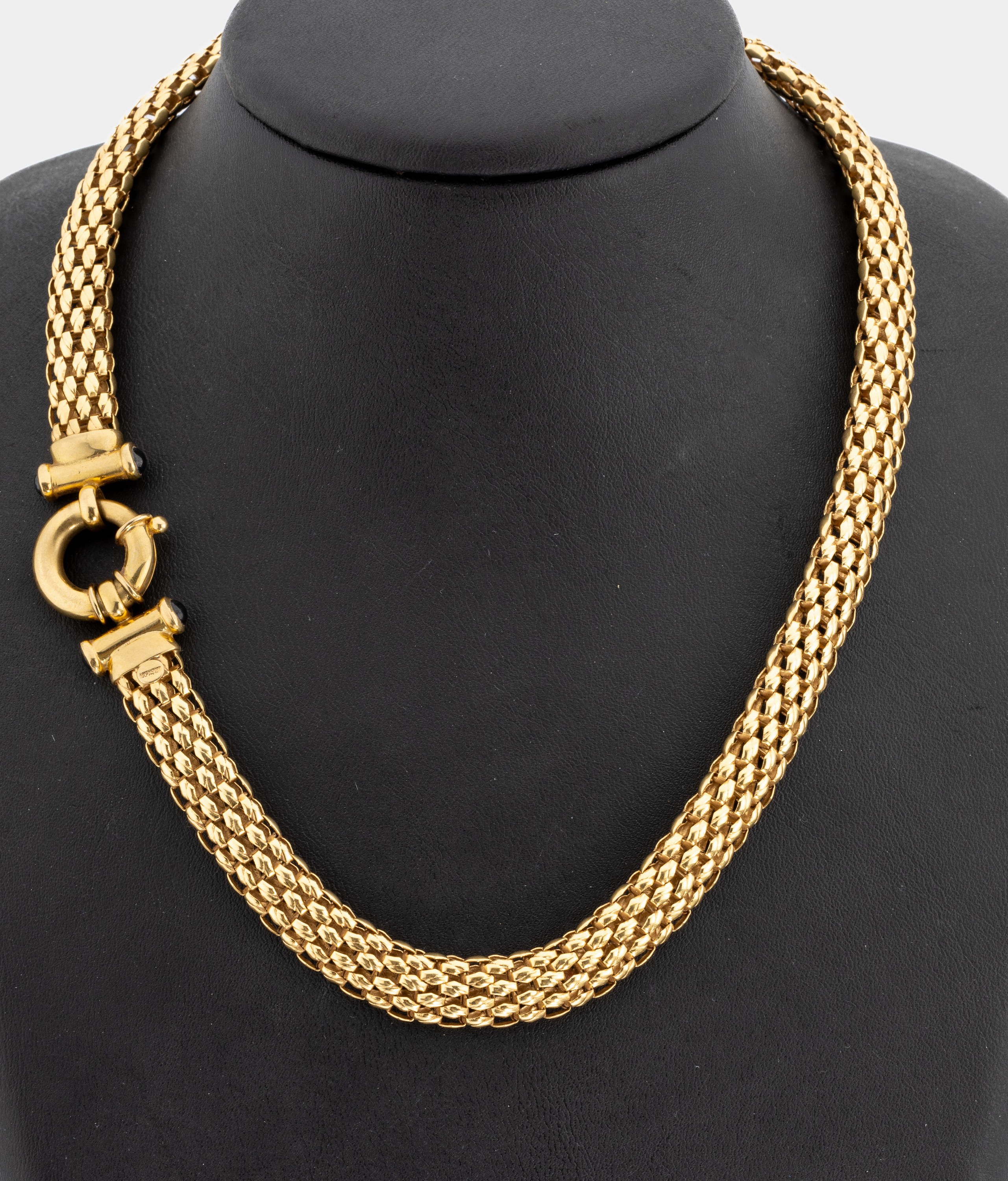 14 kt Gold Saphir-Collier, GG 585/000, Strickmuster, großer Federring, 4 runde Saphircabochons zus. ca. 2.00 ct, L. ca. 45 cm, B. ca. 1 cm, ca. 46 g