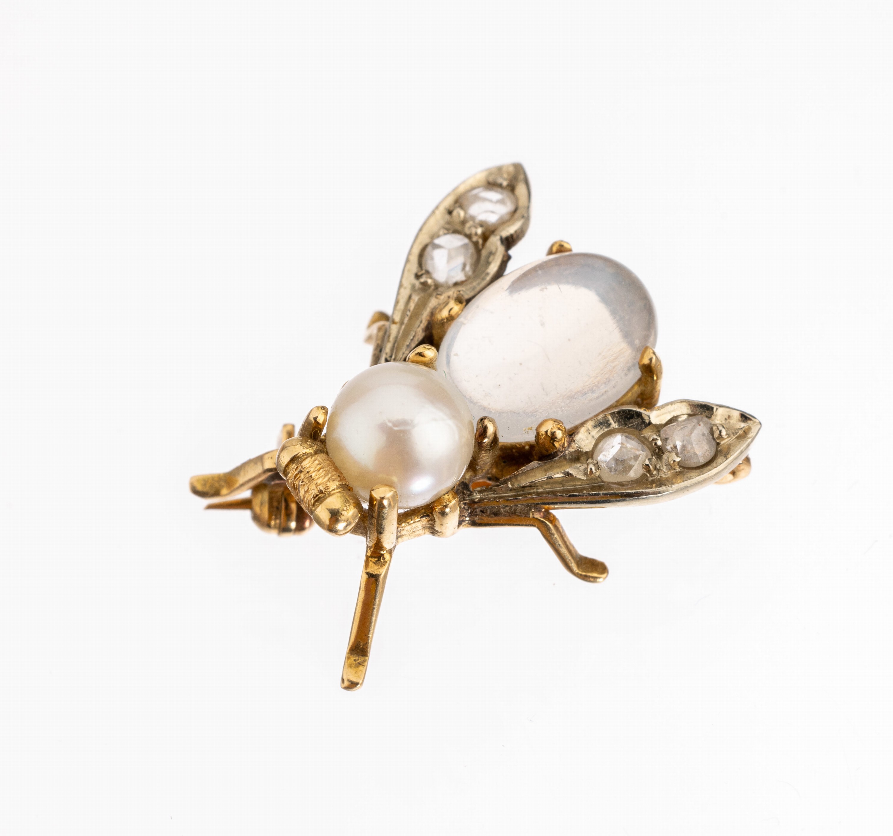 14 kt Gold Perl-Mondstein-Diamant-Brosche "Fliege", GG 585/000 gepr., vollplastische Fliege, Körper mit 1 Perle, D. ca. 6.2 mm, ...