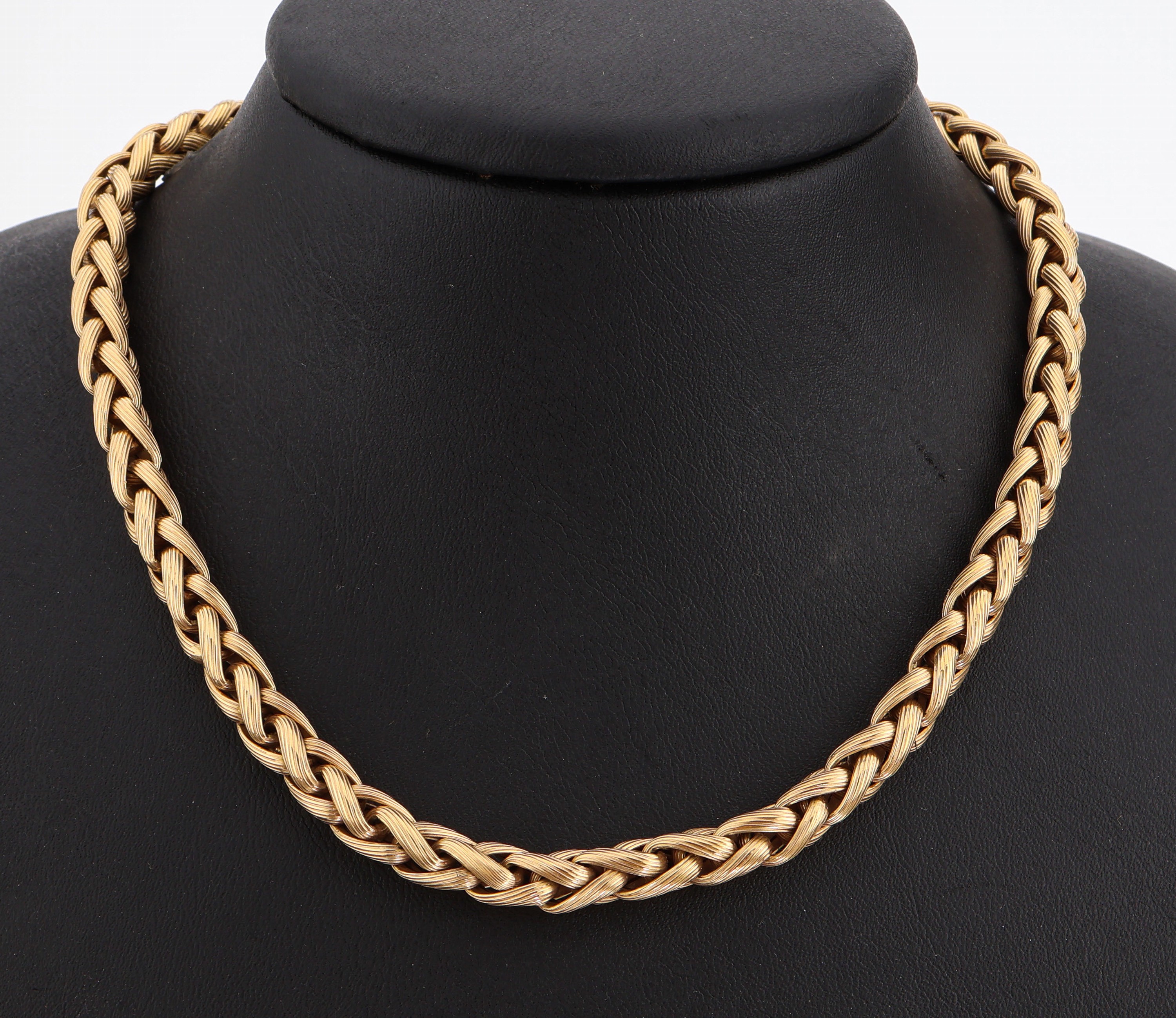 14 kt Gold Collier, GG 585/000, überlang, Oberfläche strukturiert, L. ca. 118 cm, Kastenschloss mit Sicherheitsacht, ca. 76.3 g