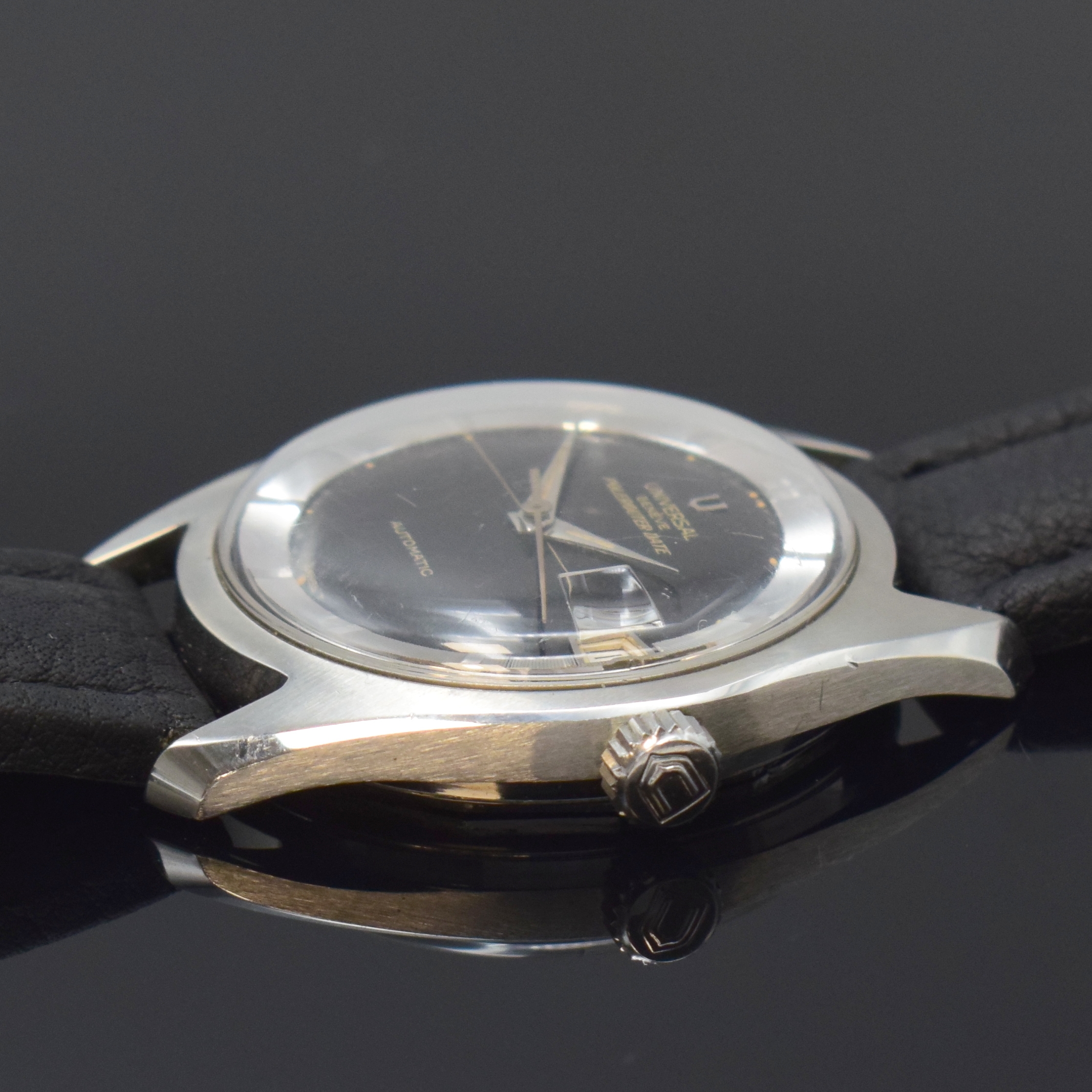 Detail b: UNIVERSAL GENEVE Polerouter Herrenarmbanduhr Referenz 869113/01, Schweiz um 1965, Automatik, Edelstahlgeh., Boden verschr., schwarzes Zifferbl. m. ...