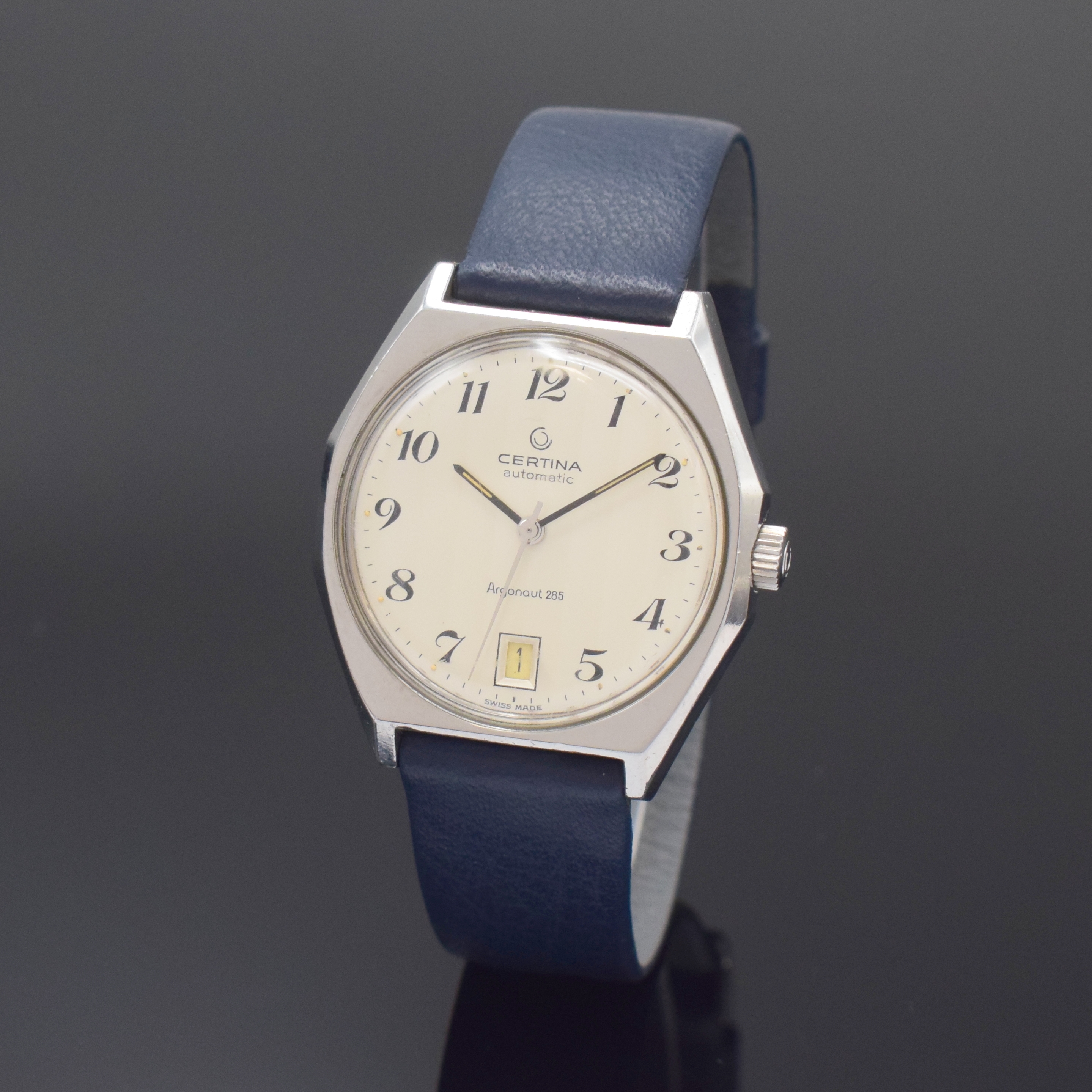 CERTINA Argonaut 285 Herrenarmbanduhr in Stahl, Schweiz um 1970, Automatik, Boden verschr., vers. Zifferbl. m. Streifenschl., arab. Zahlen, ...