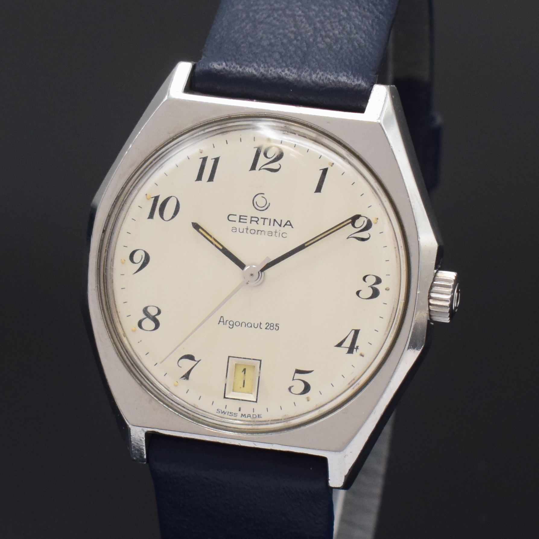 Detail a: CERTINA Argonaut 285 Herrenarmbanduhr in Stahl, Schweiz um 1970, Automatik, Boden verschr., vers. Zifferbl. m. Streifenschl., arab. Zahlen, ...