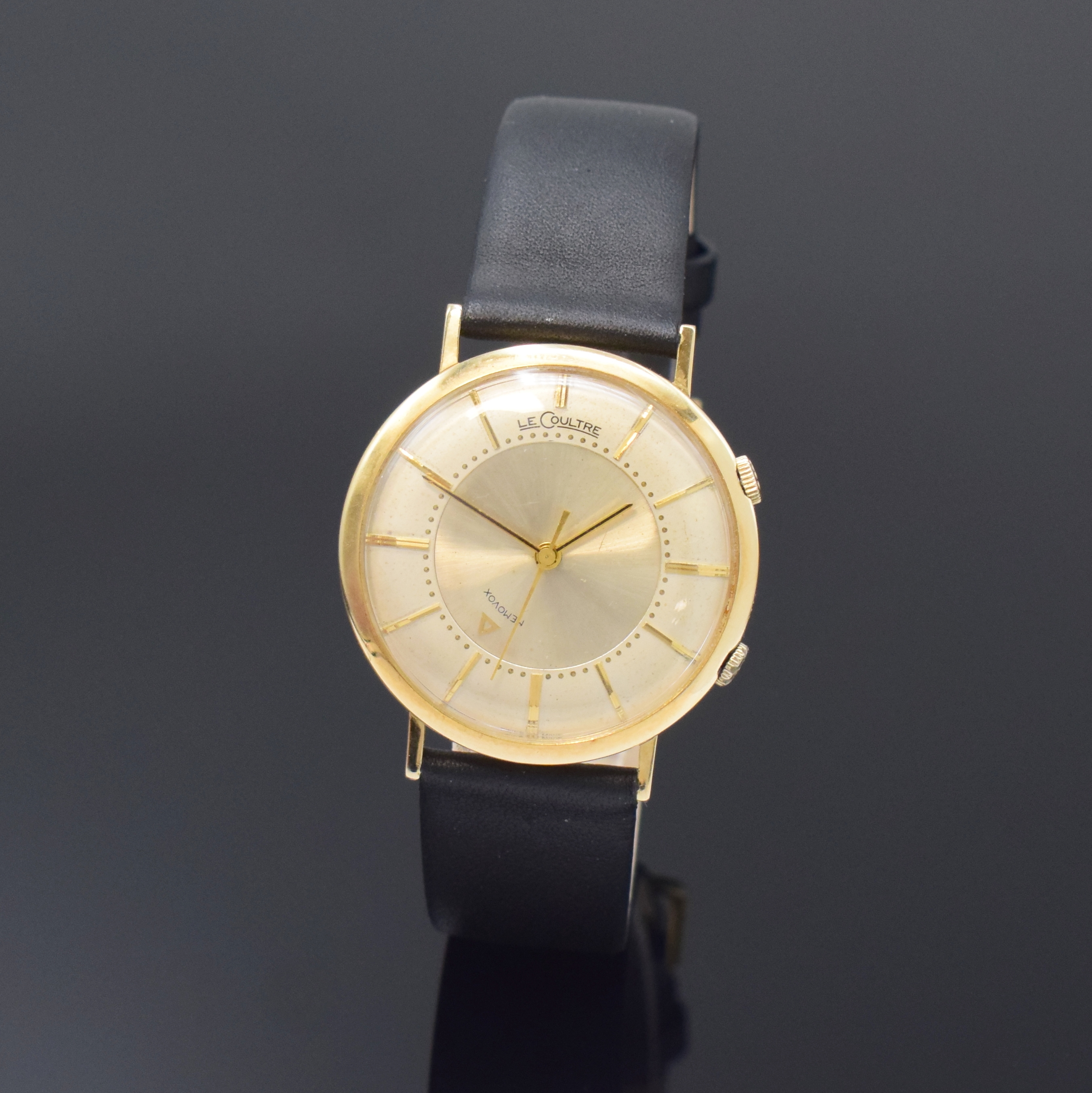 LeCoultre Memovox Armbandwecker im 10k Gold filled Gehäuse Referenz 3024, Schweiz/USA um 1955, Handaufzug, Glasrand gedr., 2-teil. Zifferbl. m. ...