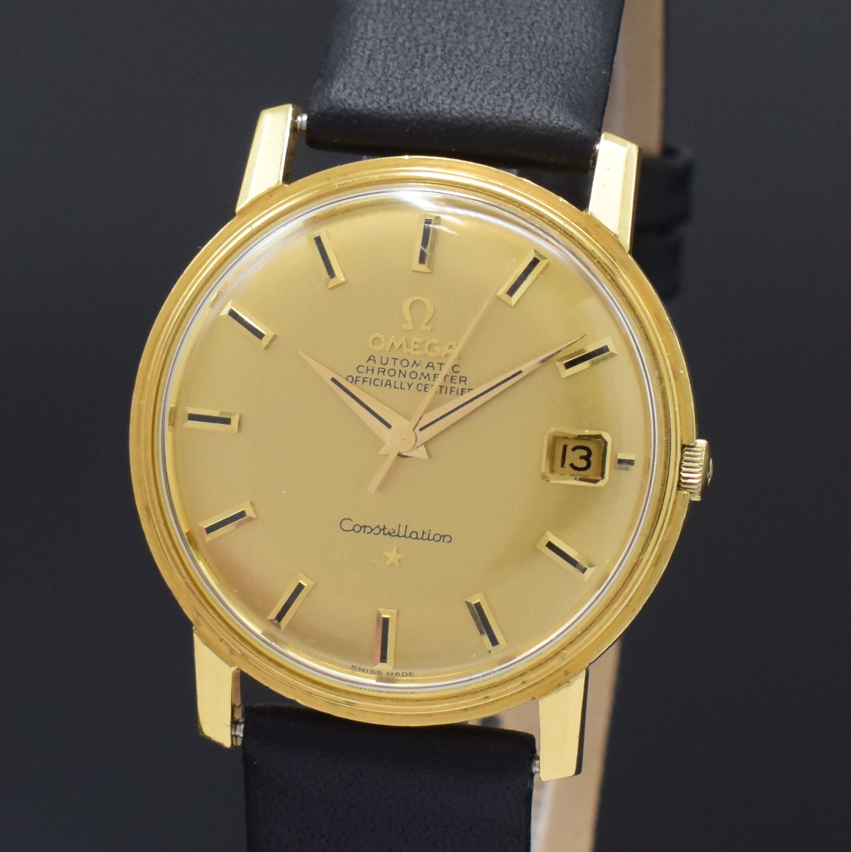 Detail a: OMEGA Herrenarmbanduhr Constellation Chronometer in GG 750/000 Referenz 168.010/11, Schweiz um 1968, Boden m. Darst. Sternwarte verschr., gold. ...