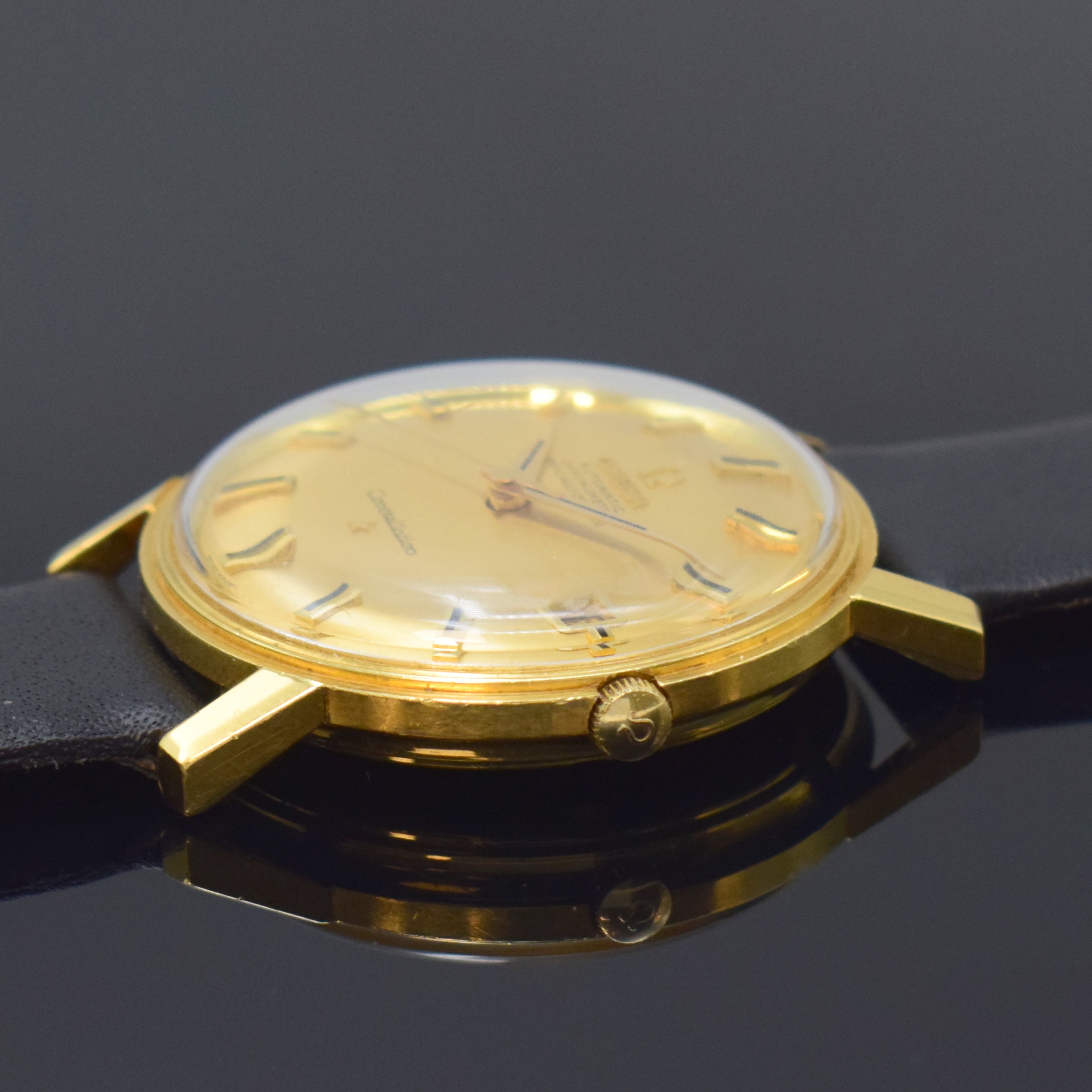 Detail b: OMEGA Herrenarmbanduhr Constellation Chronometer in GG 750/000 Referenz 168.010/11, Schweiz um 1968, Boden m. Darst. Sternwarte verschr., gold. ...