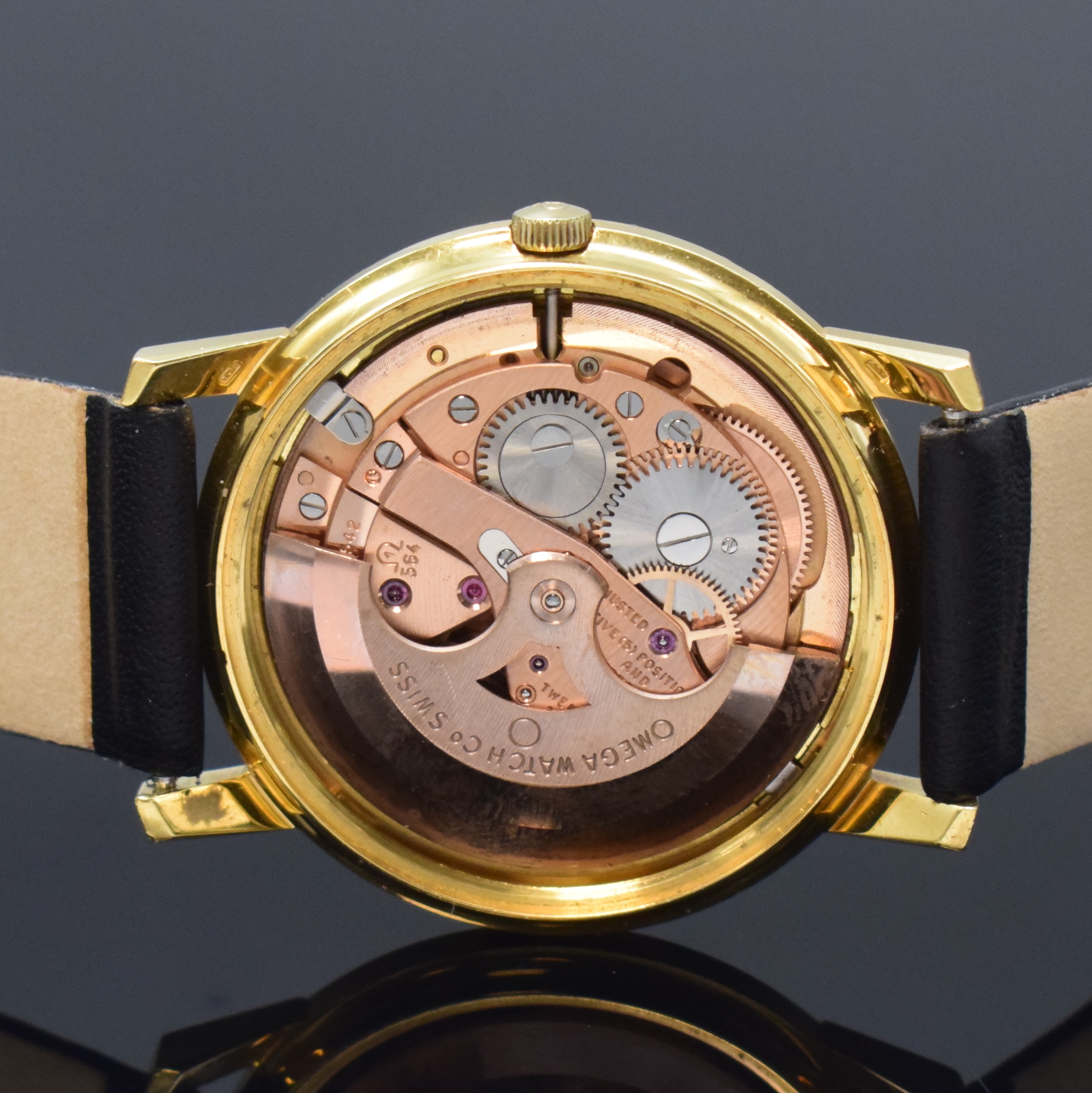 Detail d: OMEGA Herrenarmbanduhr Constellation Chronometer in GG 750/000 Referenz 168.010/11, Schweiz um 1968, Boden m. Darst. Sternwarte verschr., gold. ...