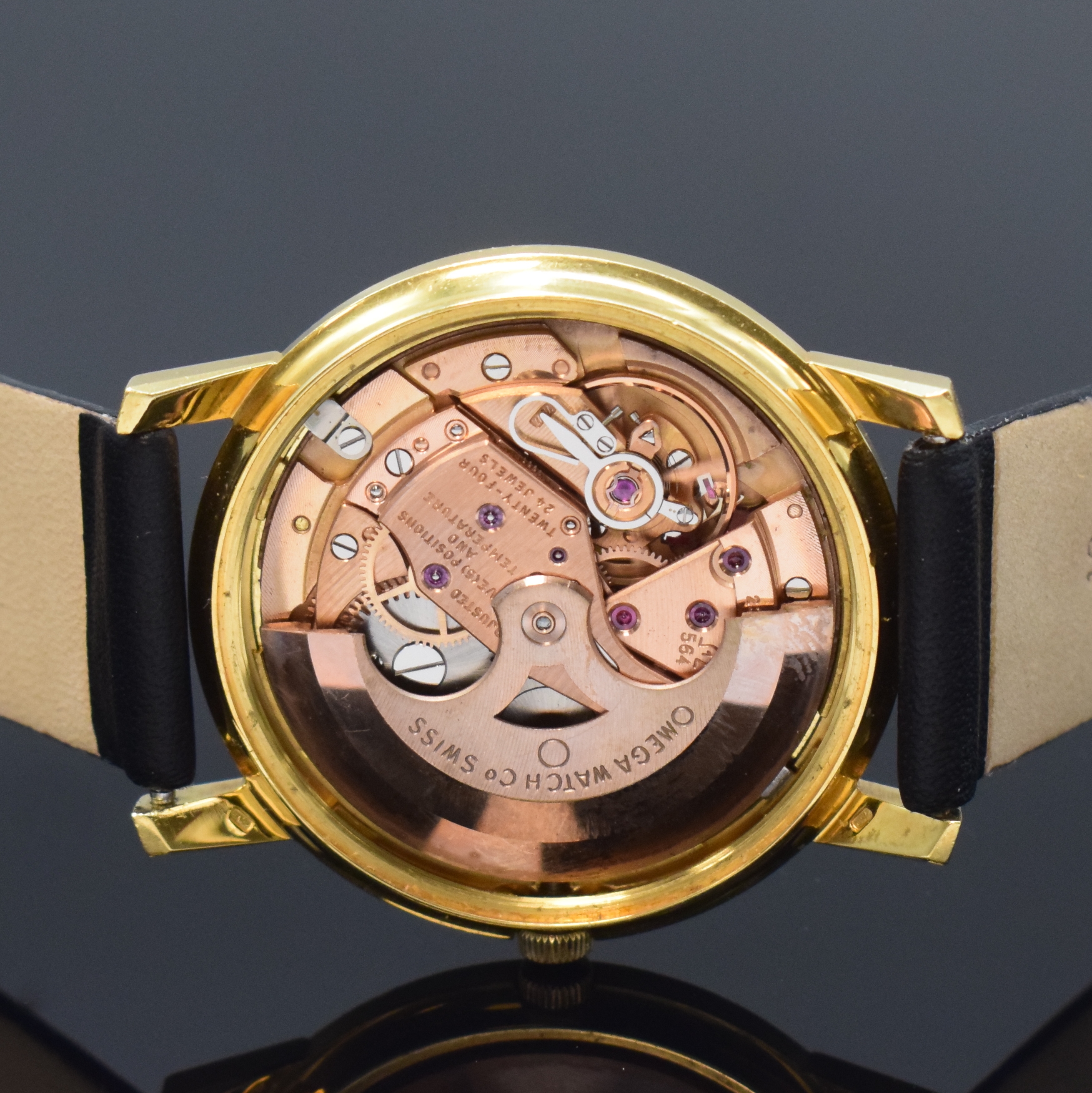 Detail e: OMEGA Herrenarmbanduhr Constellation Chronometer in GG 750/000 Referenz 168.010/11, Schweiz um 1968, Boden m. Darst. Sternwarte verschr., gold. ...