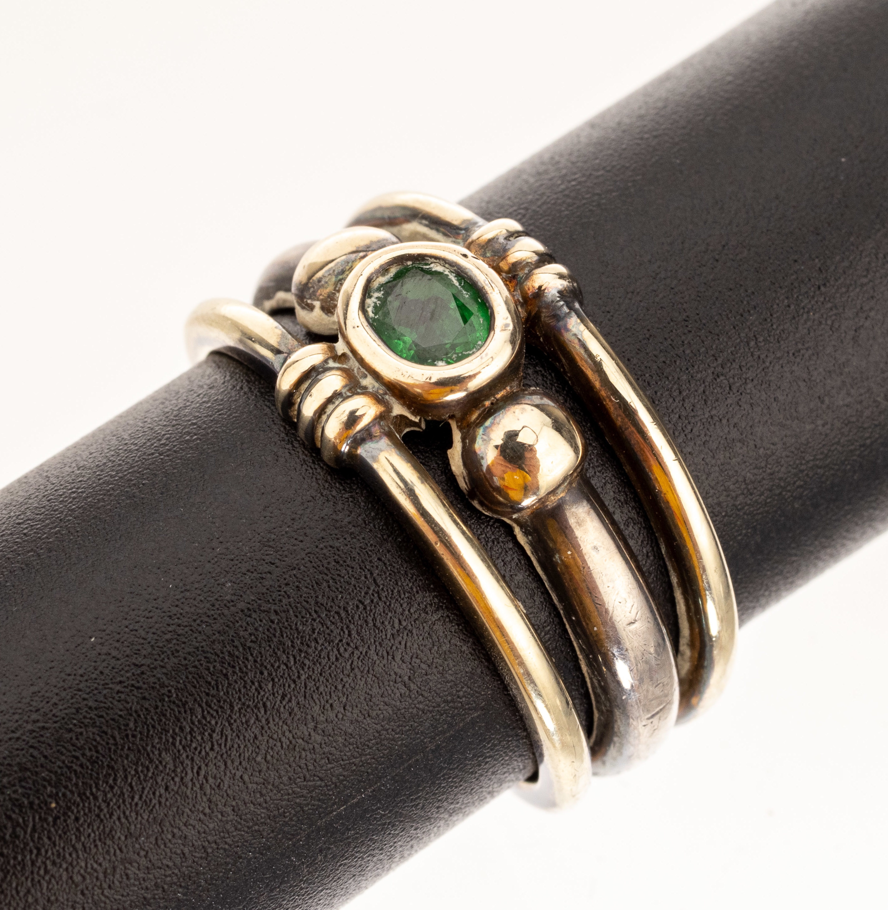 14 kt Gold und Silber Tsavorith-Ring, GG 585/000 und Silber gepr., ovalfacett. Tsavorith ca. 0.60 ct, ca. 9.4 g, RW 64