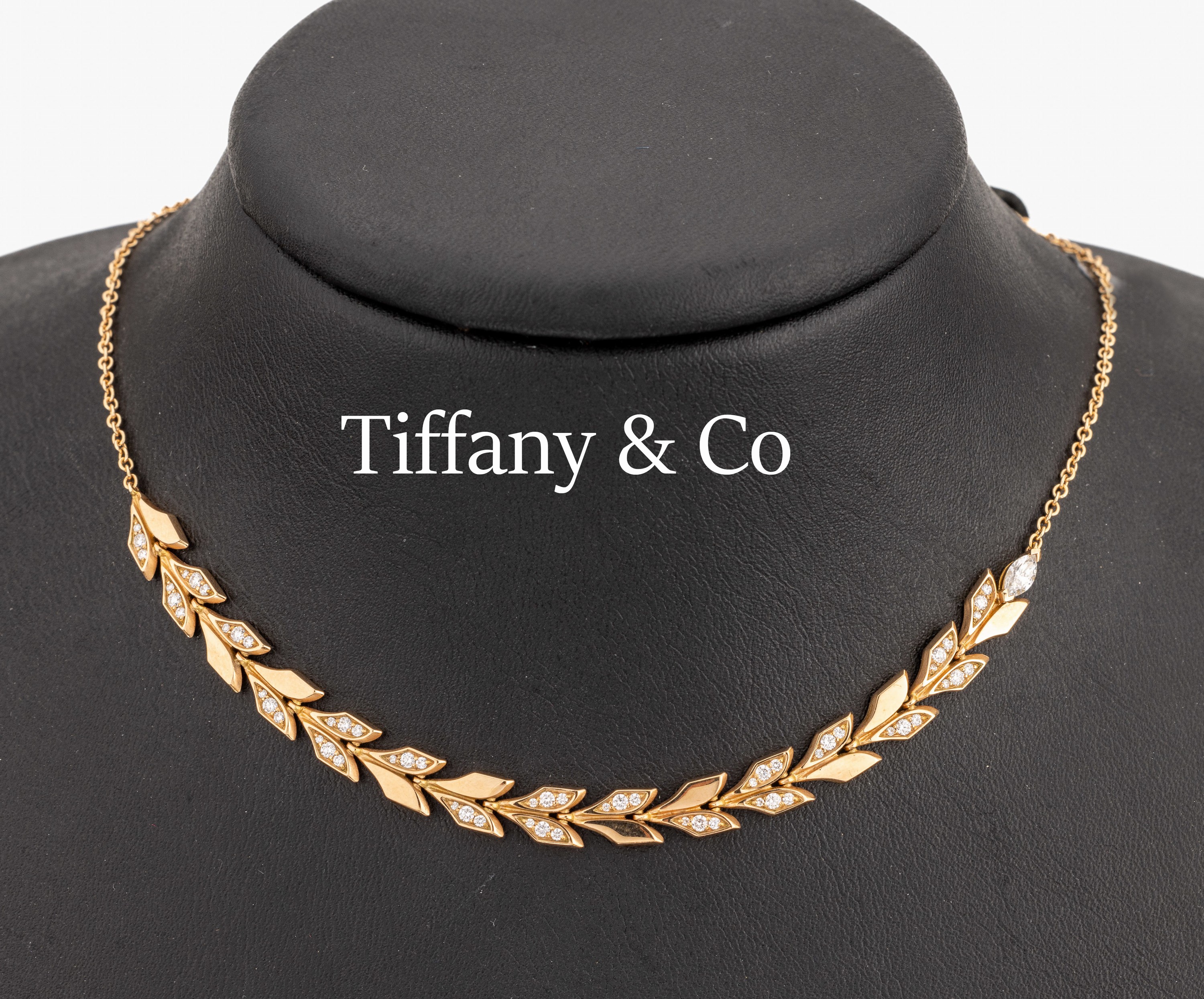 18 kt Gold TIFFANY & CO Diamant-Collier, RG750/000, Modell Vine East West, Mittelteil mitabstrakten Blättern, 1 Diamant-Navette und 60 Brillanten ...