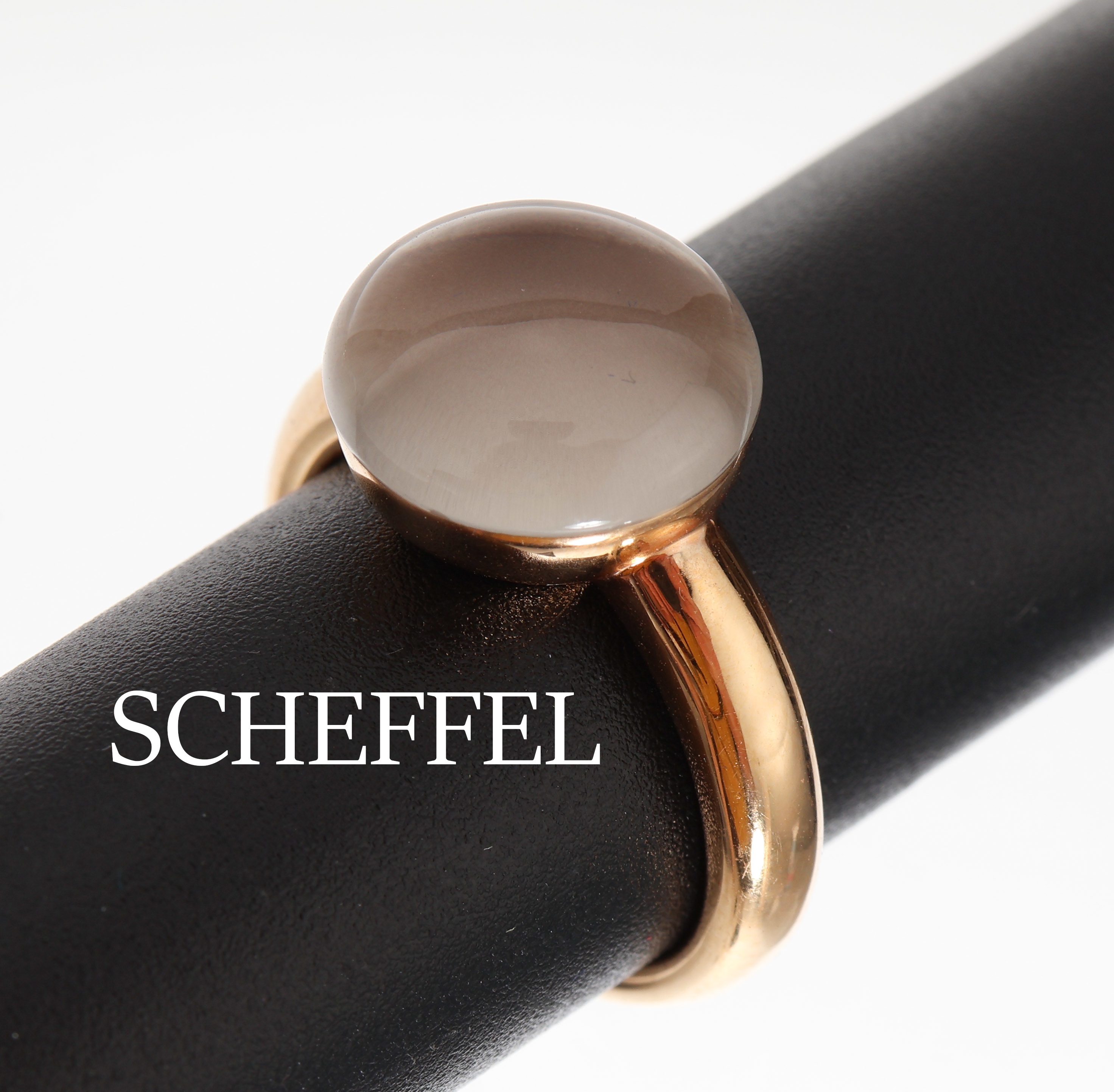 18 kt Gold SCHEFFEL Rauchquarz-Ring, GG 750/000, Quarz-Cabochon ca. 5.99 ct, RW 54, ca. 8.0 g
