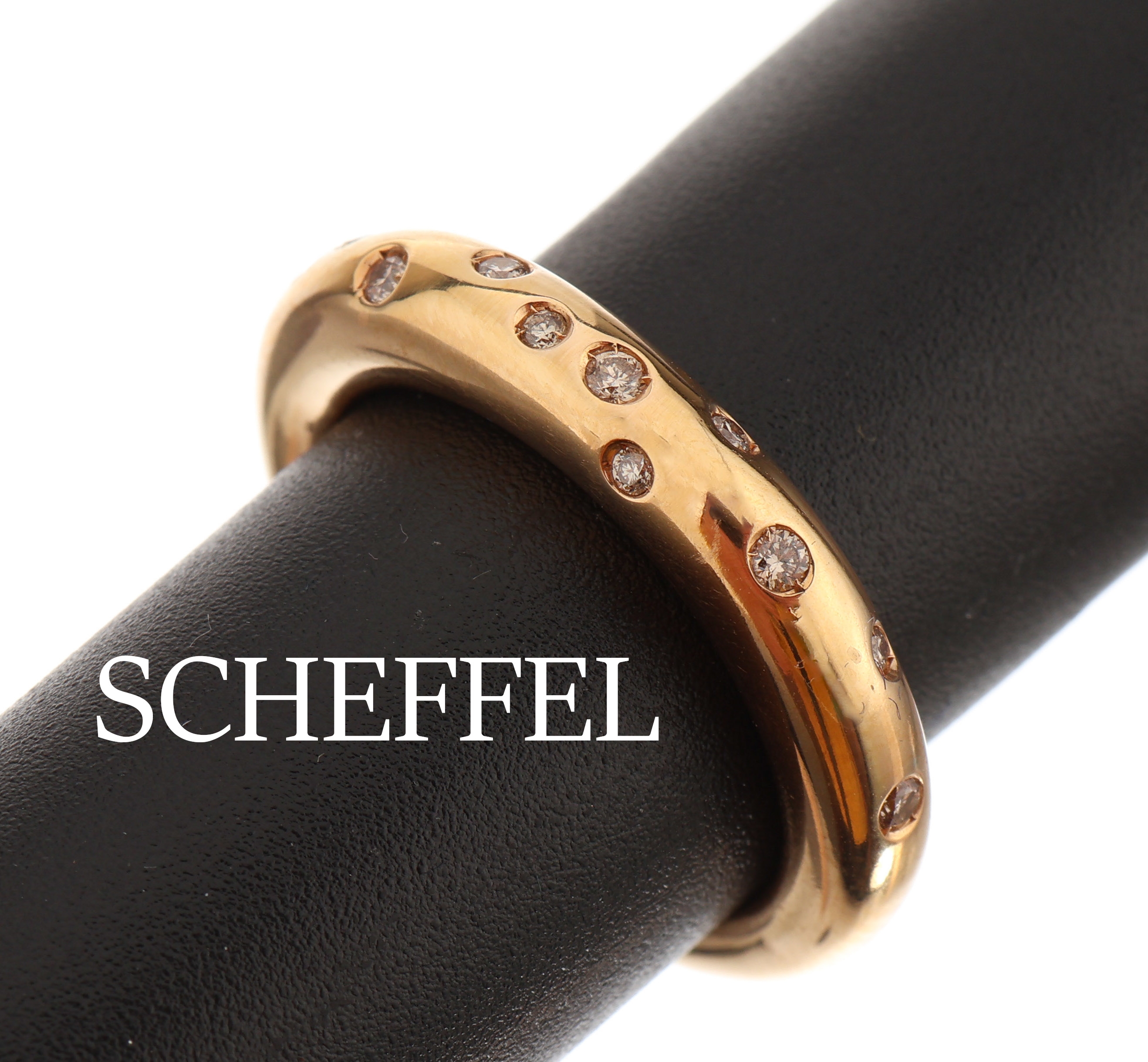 18 kt Gold SCHEFFEL Brillant-Ring, GG 750/000, schlichte Gestaltung, 11 Brillanten zus. ca. 0.12 ct nat. brown/si, RW 53, ca. 10.0 g