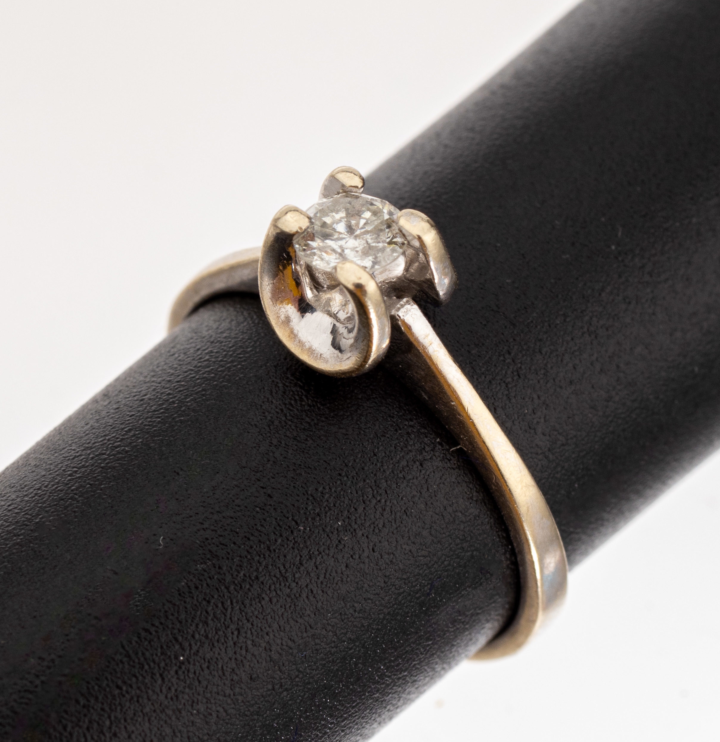 14 kt Gold Brillant-Ring, WG 585/000, Brillant ca. 0.25 ct Weiss/p, RW 54, ca. 2.4 g