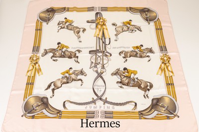 Image HERMES carree , "Jumping", Made in France, 100 % silk, white face, rose ...