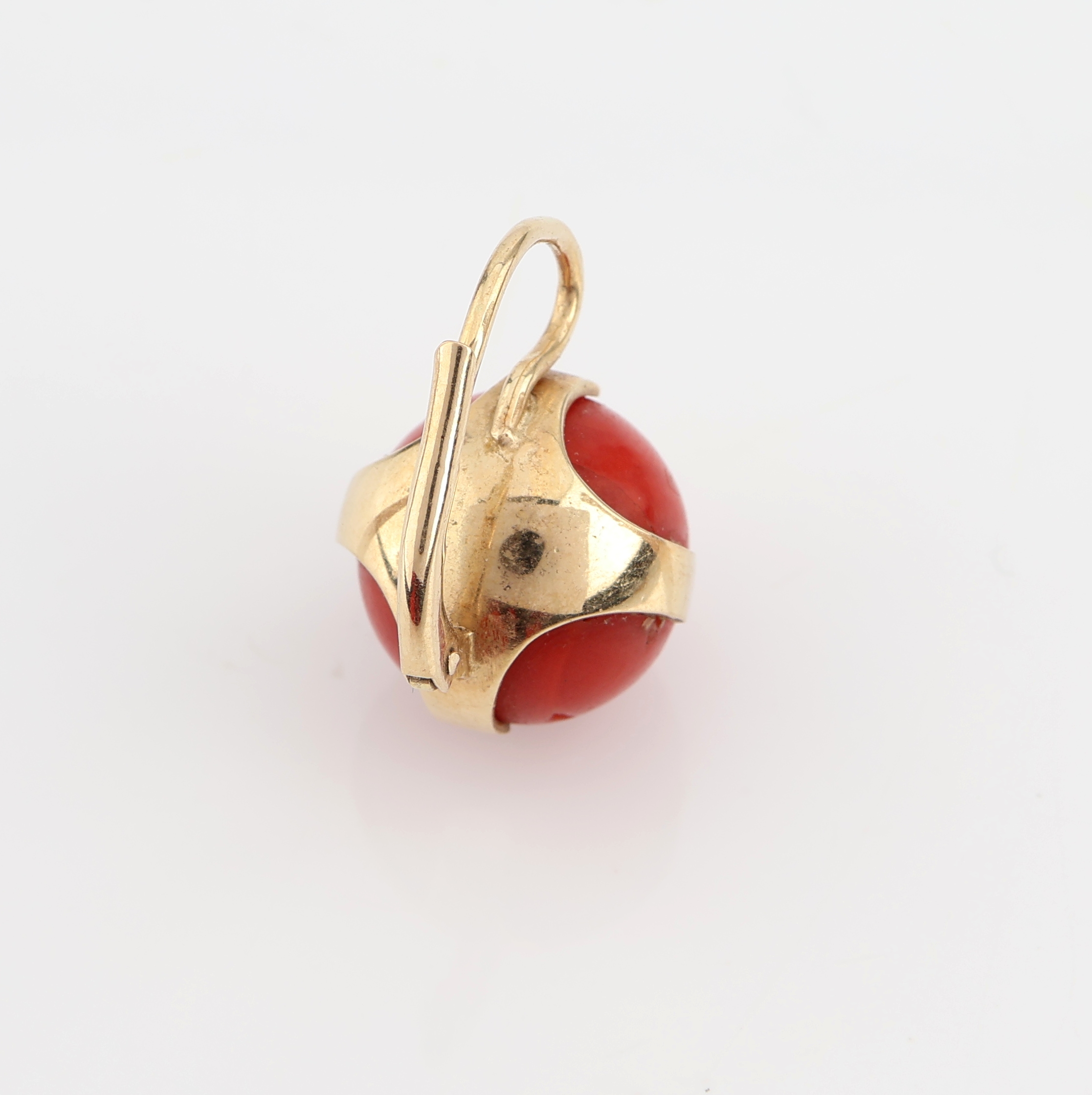 Detail c: Paar 14 kt Gold Korallen-Ohrgehänge, GG 585/000, Korallen-Kugeln D. ca. 11.8 mm, Korallen von guter Farbe, Versand nur innerhalb der EU