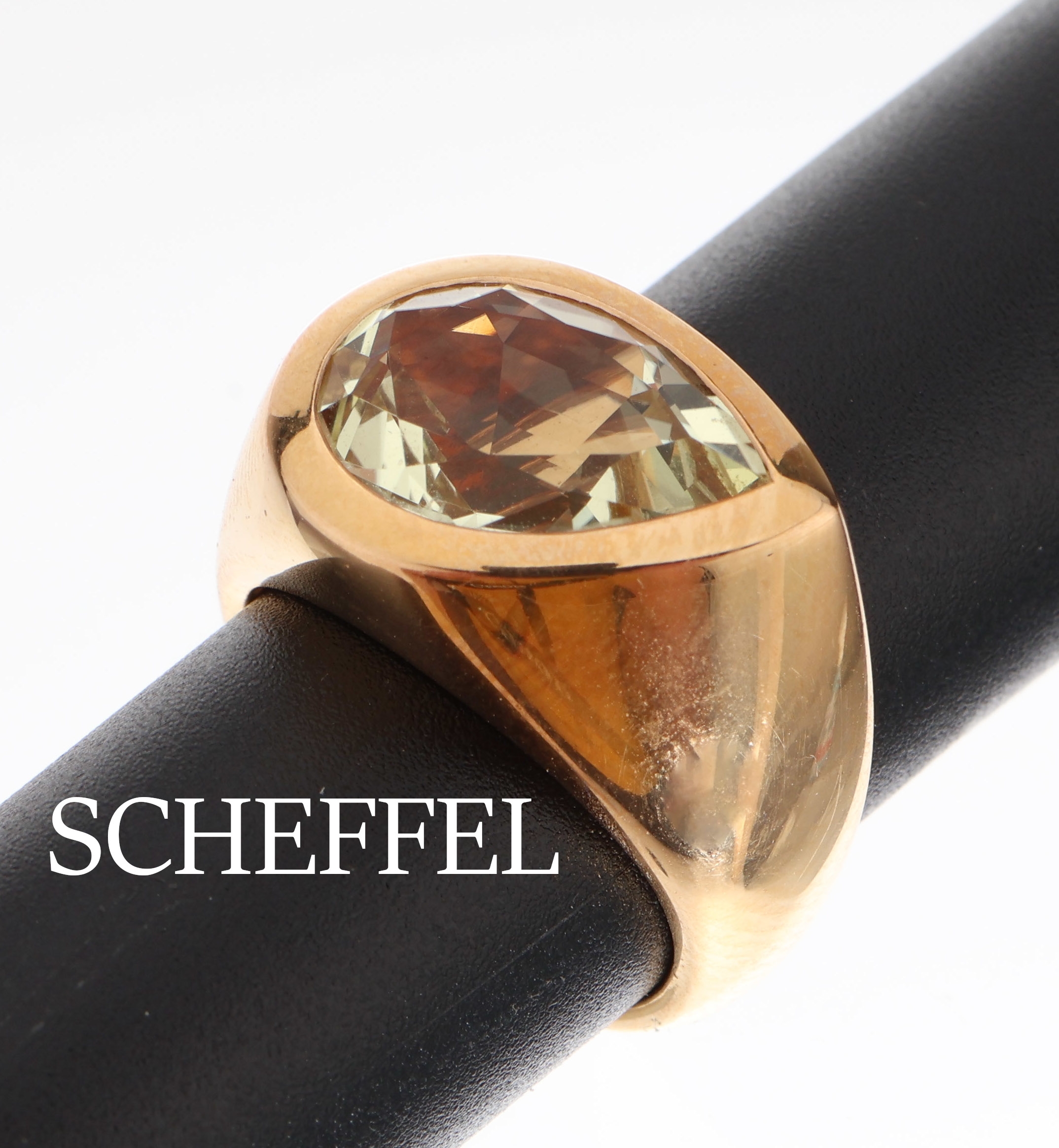 18 kt Gold SCHEFFEL Lemonquarz-Ring, GG 750/000, qualitätvolle Verarbeitung, facett. Lemonquarz-Tropfen ca. 4.65 ct, RW 55, ca. 14.5 g