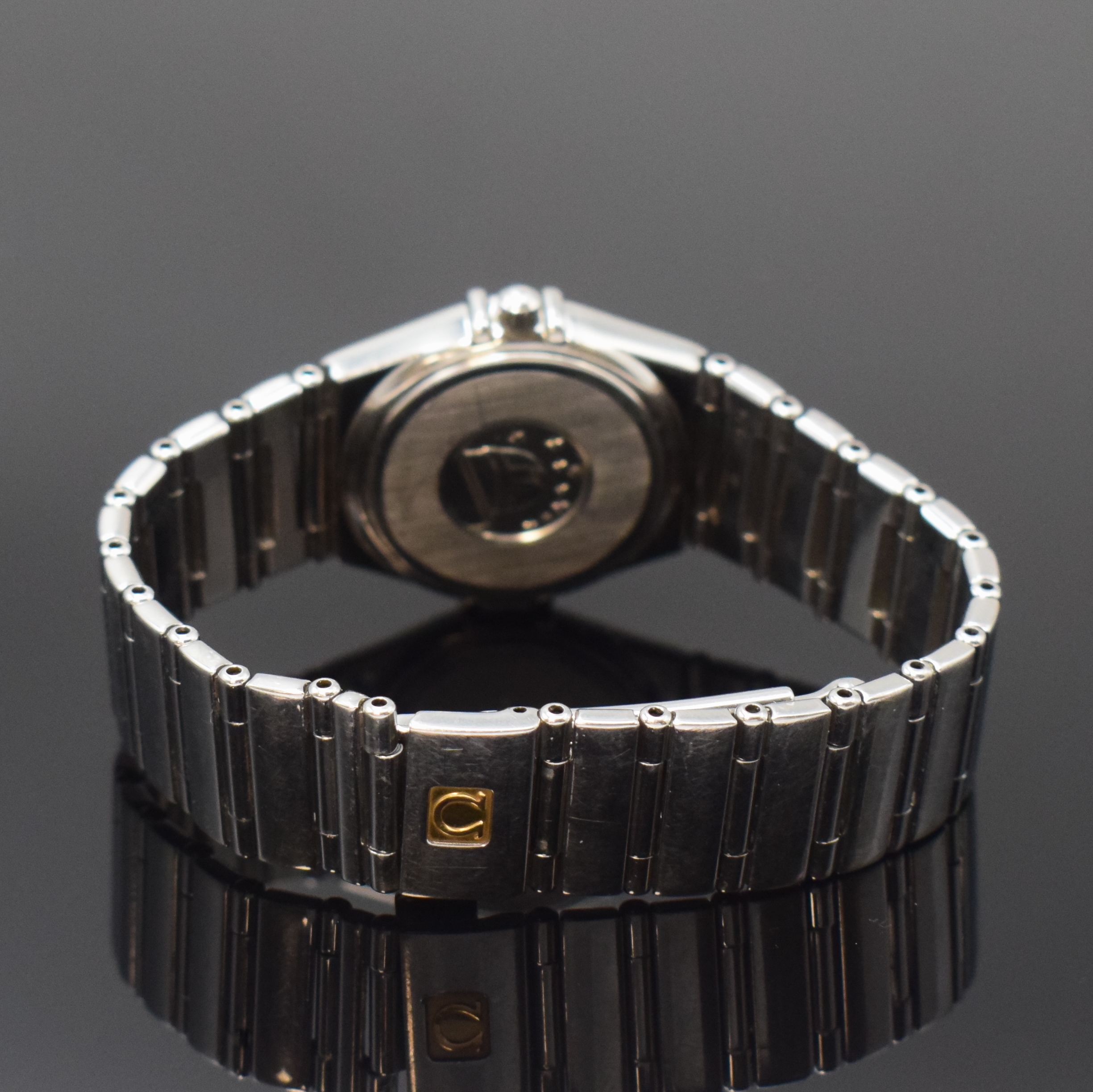 Detail b: OMEGA Damenarmbanduhr Serie Constellation Referenz 895.1241, Schweiz um 2005, quarz, Edelstahlgeh. inkl. Gliederband m. Faltschl., Boden m. Darst. ...